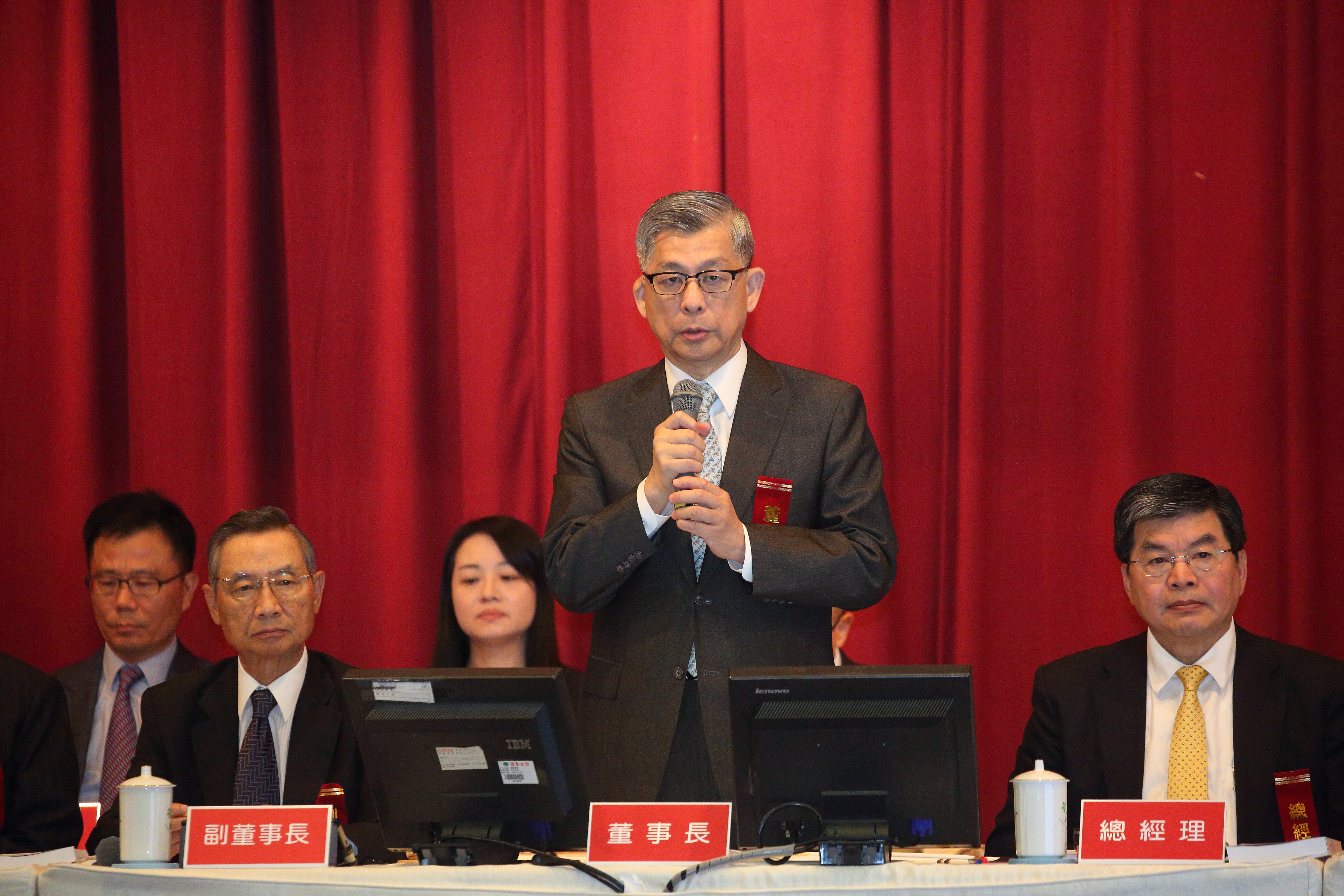 配合金管會要求增資的政策，國泰金在8月中旬公告要辦理200億元現金增資。