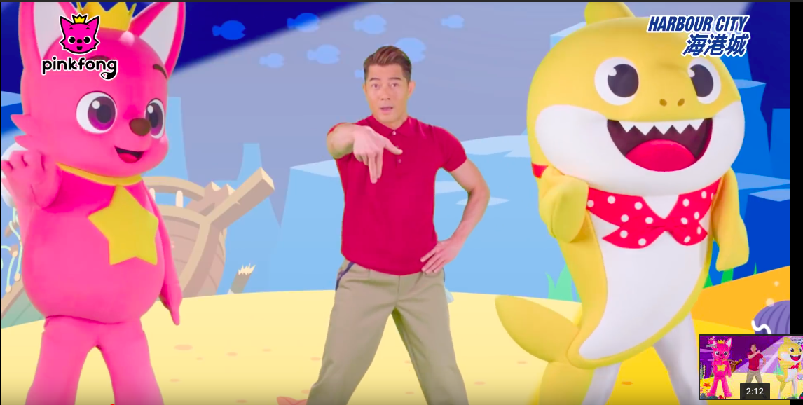 郭富城的〈Baby Shark〉，加入了〈對你愛不完〉的手勢。（翻攝Pinkfong官方YouTube）