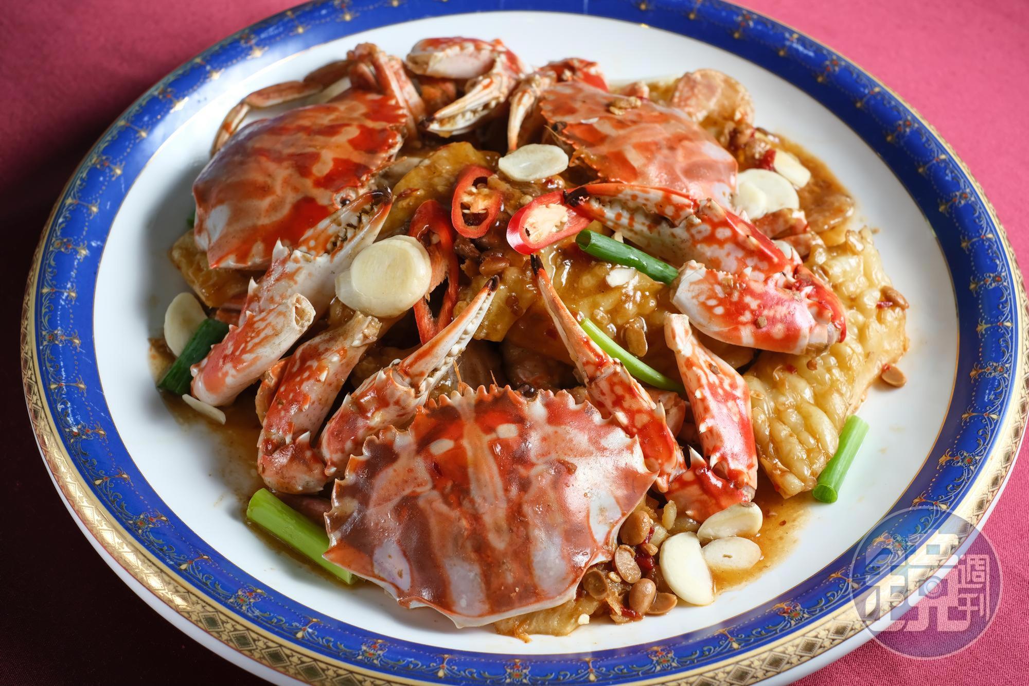 萬里來的「花蟹」肉質細甜，與苦瓜和豆醬同烹，旨味與清爽苦味吊出鮮美。（單點菜色，時價）