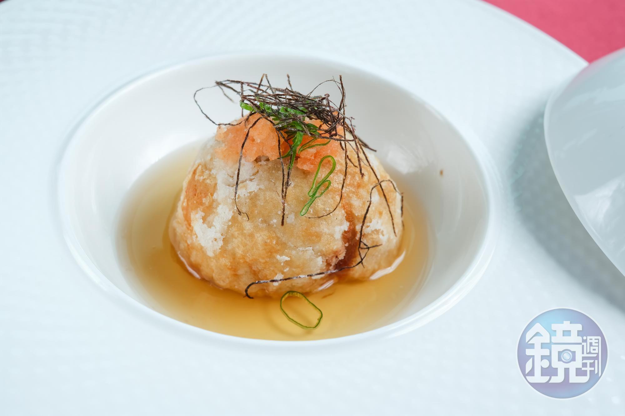  「胡麻蟹肉釀豆腐」以日式手法演繹鮮蟹，胡麻醬香惹味。