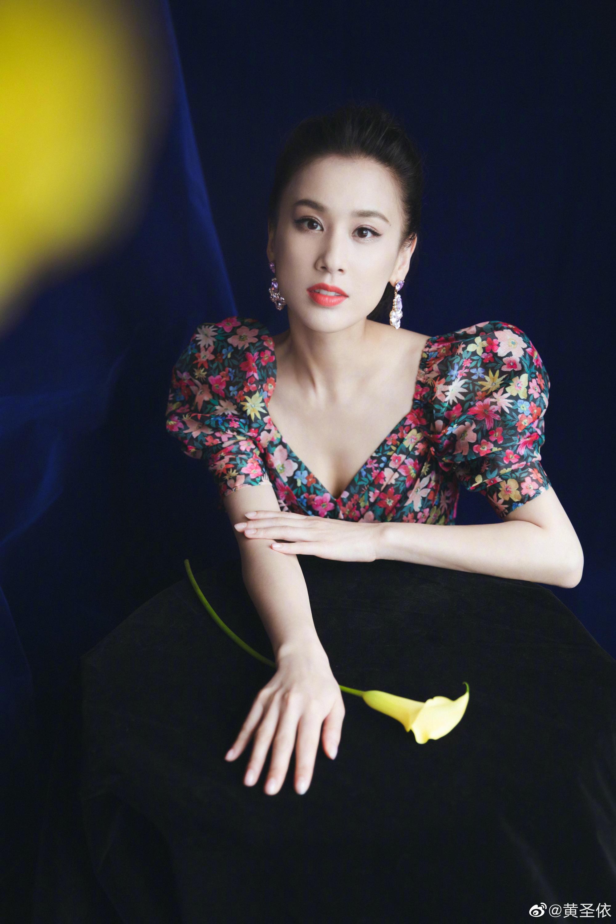 因《功夫》一片走紅的黃聖依，後來卻單方面決定解約周星馳公司。（翻攝黃聖依微博）