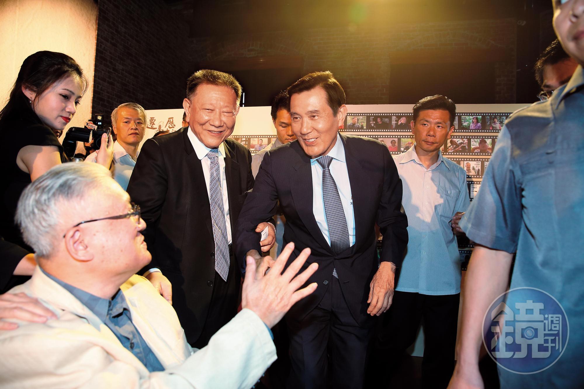財團法人沈春池文教基金會去年5月舉辦「遷台歷史記憶庫」搶救活動,董事長沈慶京特別邀請前總統馬英九參加,可見2人好交情。