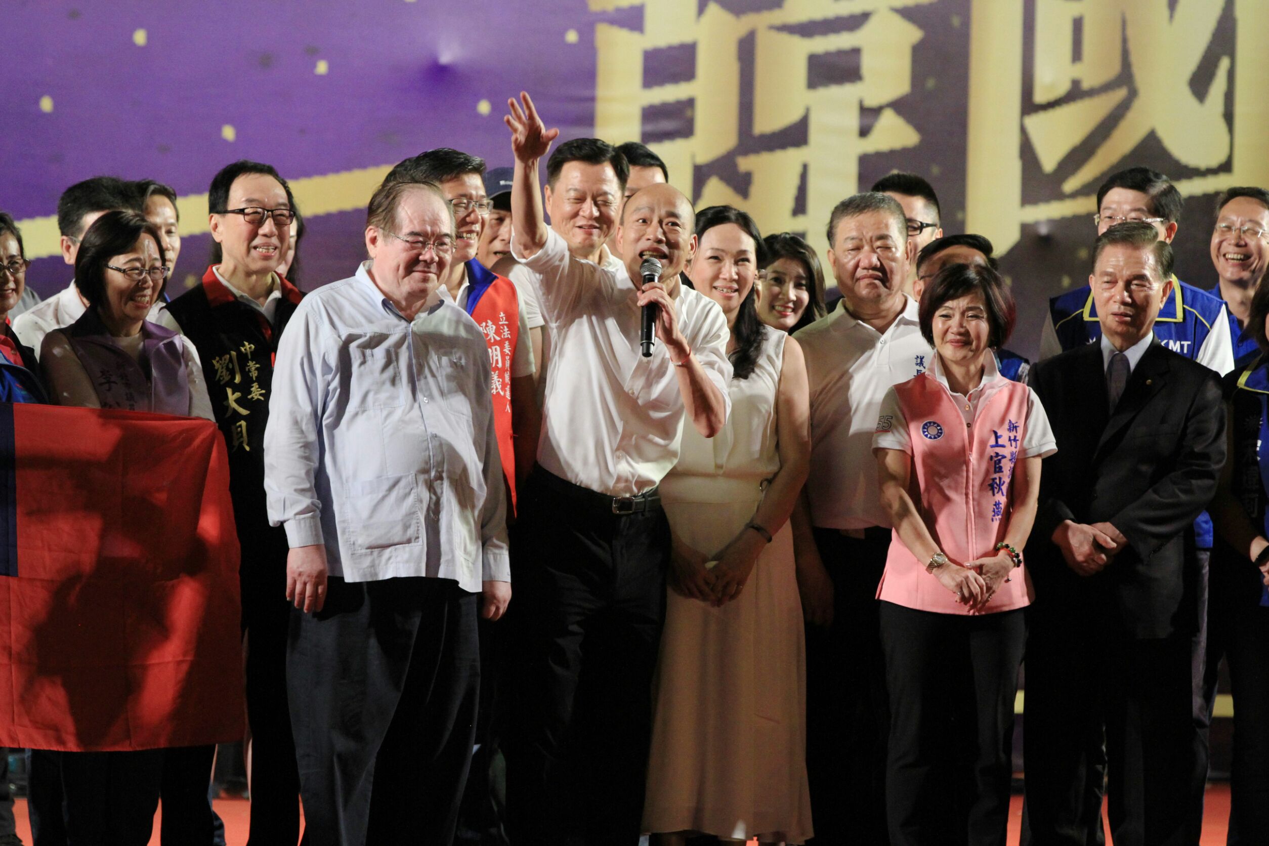 韓國瑜8日新北造勢後，延伸出場地破壞、馬英九遭噓下台和爆粗口等問題。