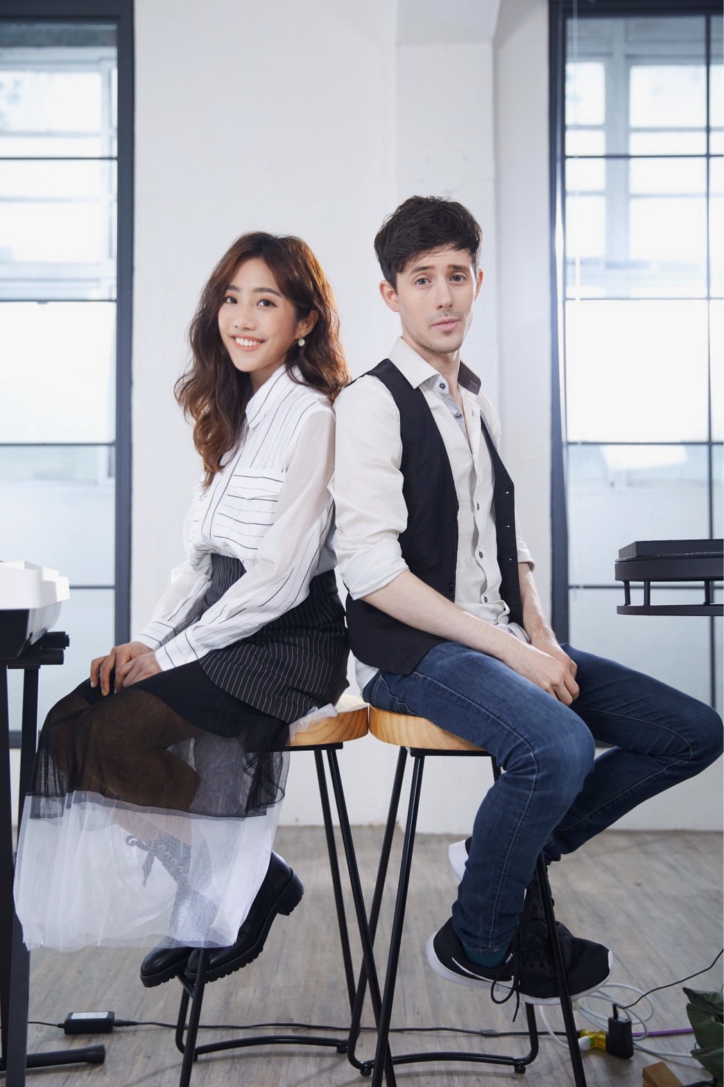 蔡佩軒（左）與美國千萬級編曲神童Youtuber 「 Kurt Hugo Schneider」共譜2019動人情歌《跳舞到天明》。（webtvasia提供）