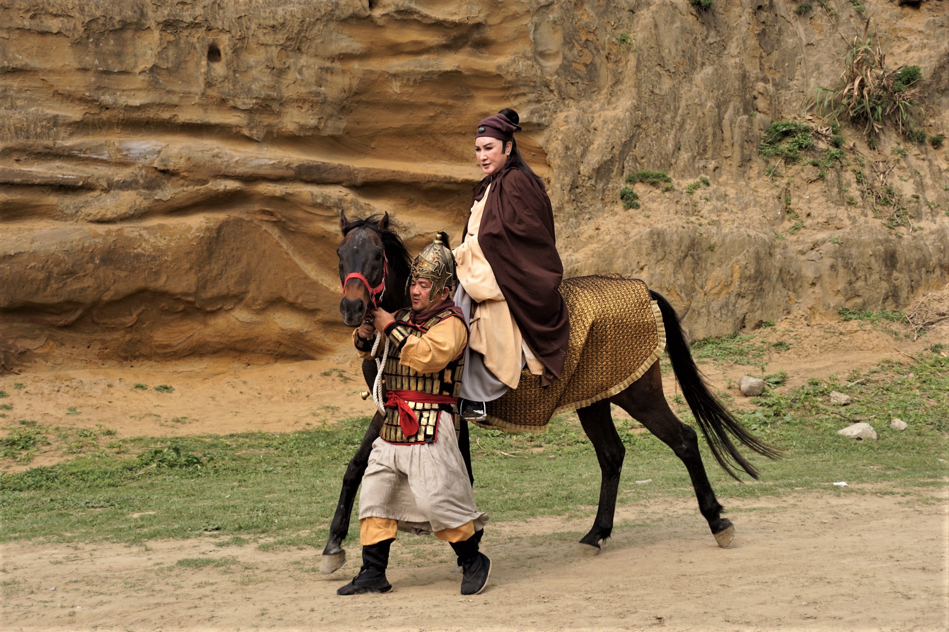 楊麗花拍戲意外墜馬。(麗生百合提供)