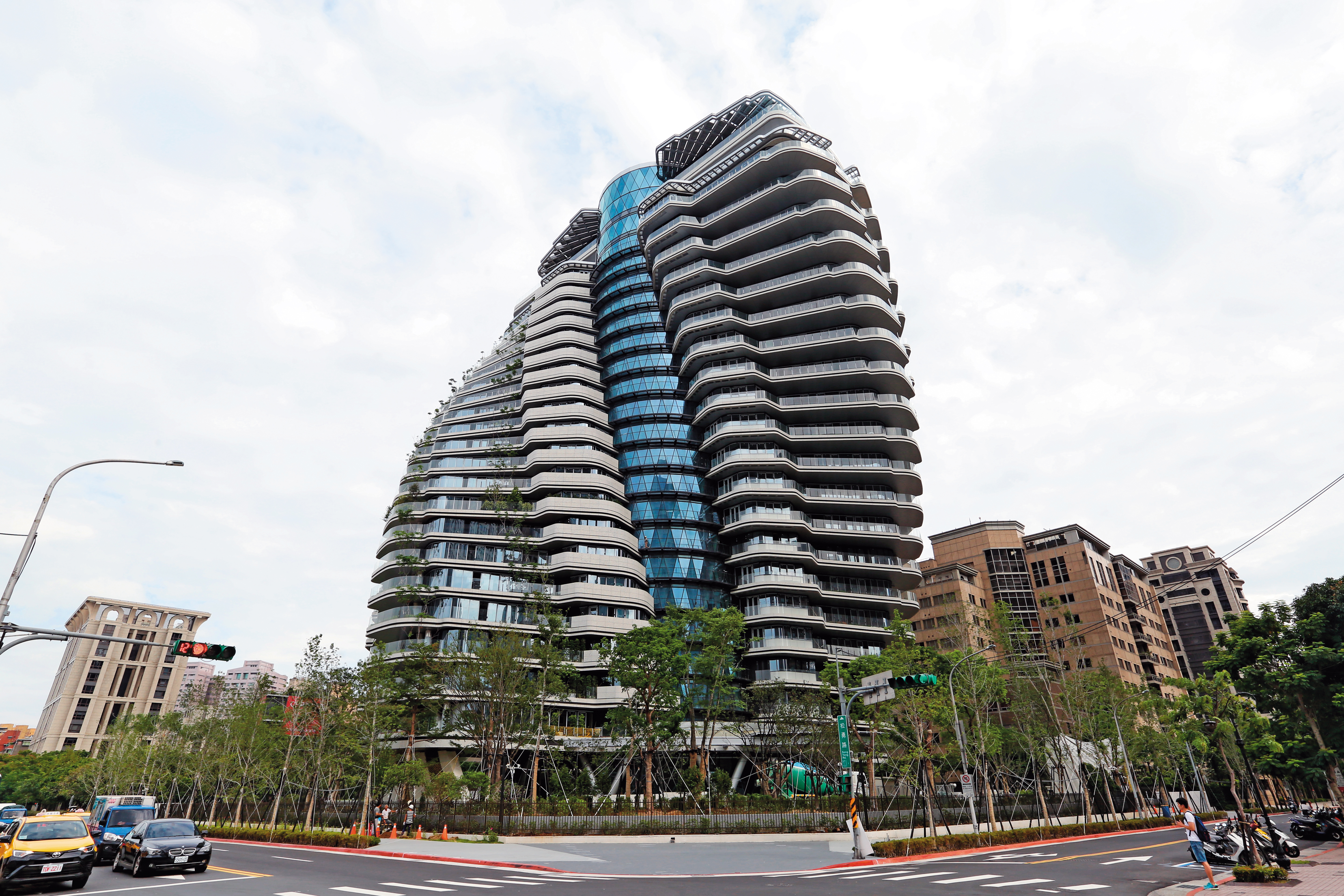 沈慶京手上金雞母除京華城外,還包括外型採螺旋體設計、每戶估計要價18億元的超級豪宅「陶朱隱園」(圖)。