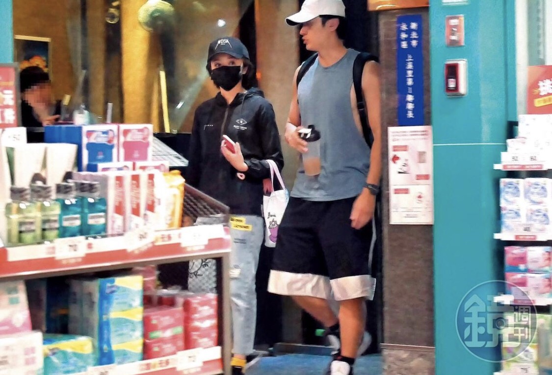 馬俊麟與王瞳被本刊直擊一同健身吃宵夜。