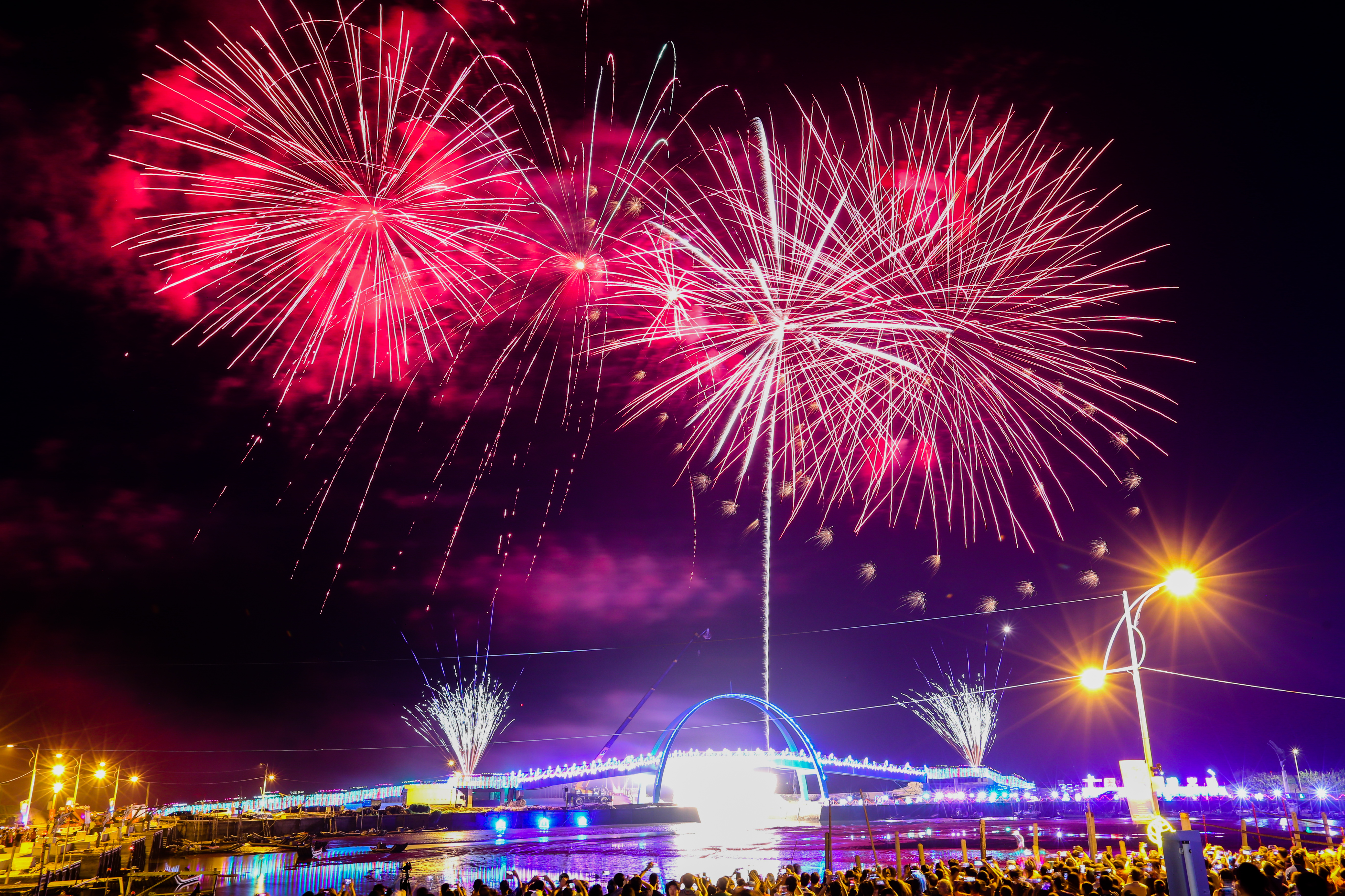 今年國慶煙火將在南台灣的屏東施放長達42分鐘，是歷年最長的一次。圖為2018年王功漁火節，示意圖。