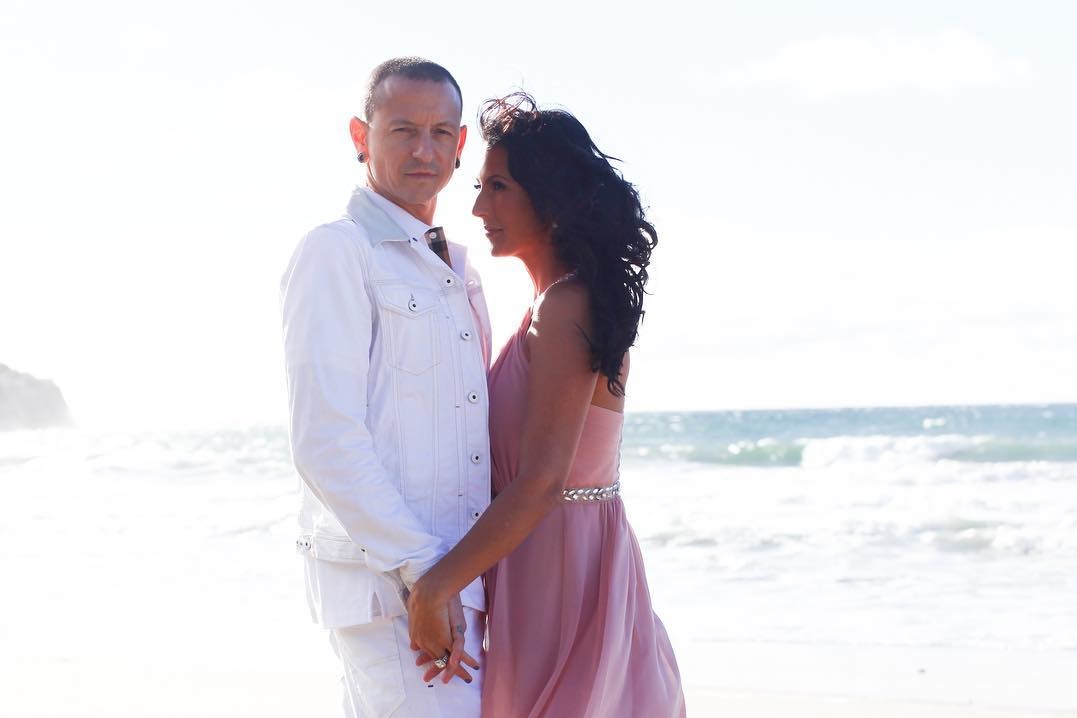 聯合公園主唱查斯特妻子塔琳達，在IG公布自己訂婚消息。（翻攝自talinda320 Instagram）