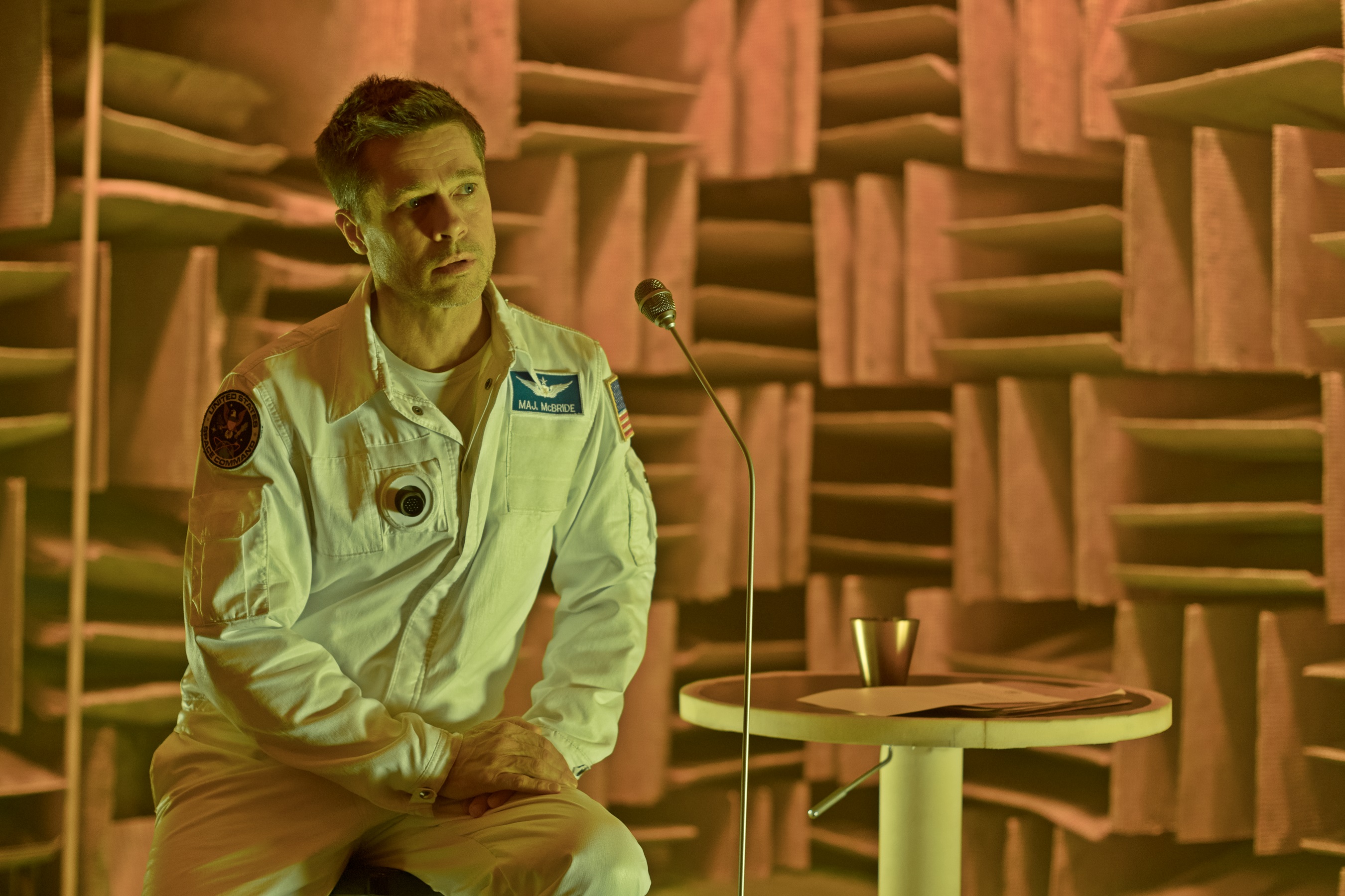 布萊德彼特在《星際救援》扮演太空人，追尋父親失蹤真相與外星生命是否存在的證明。（双喜提供）