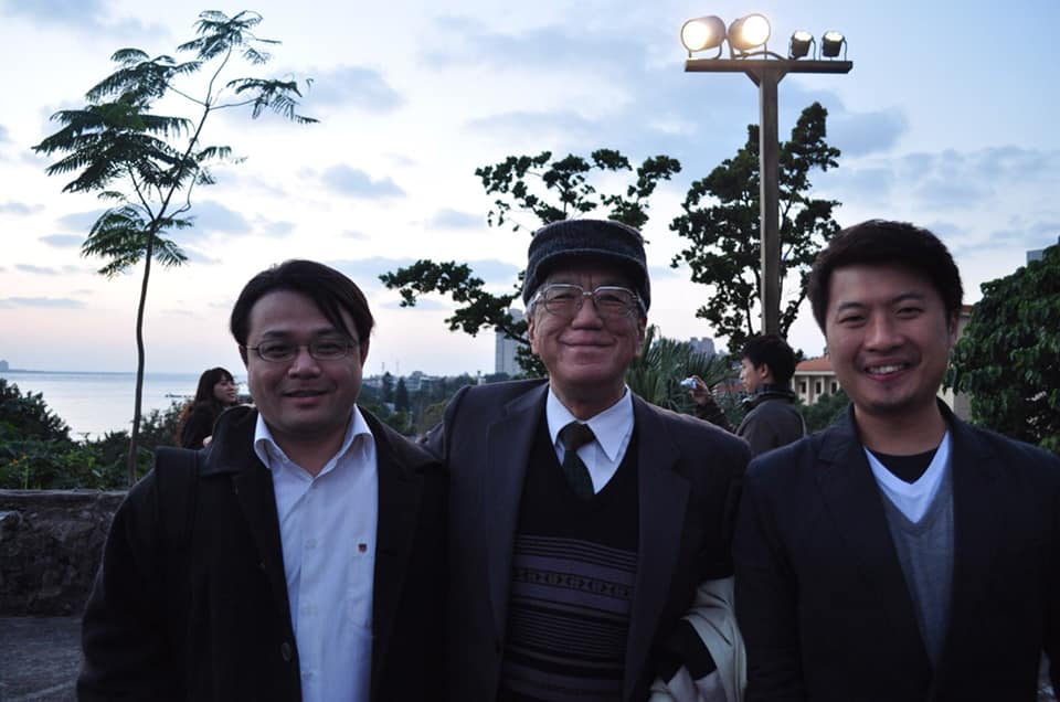 新北市議員張志豪（右）在臉書貼出多年前與李孟居（左）合照，強調會全力聲援他。（翻攝張志豪臉書）