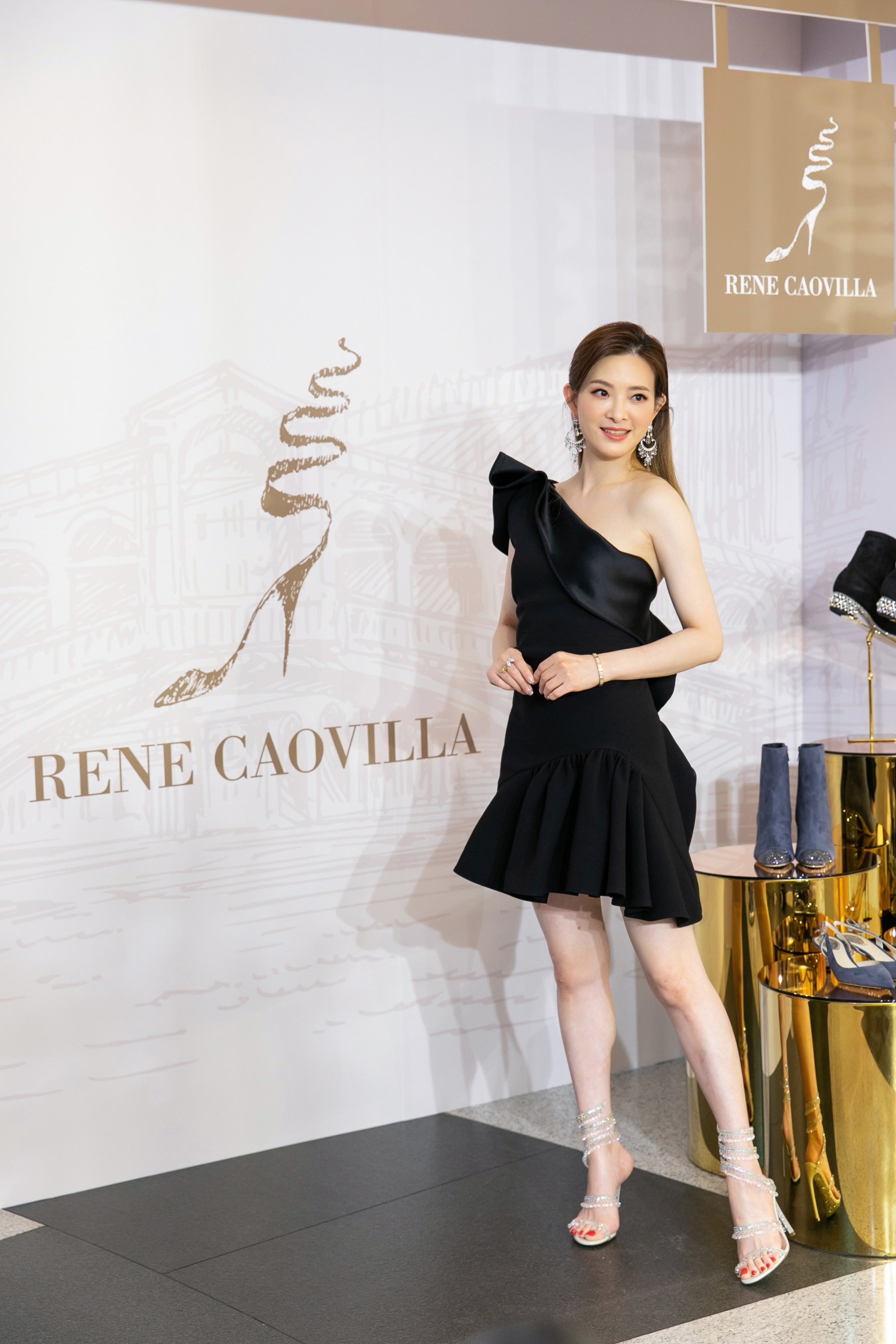 劉真10幾年前就是RENE CAOVILLA忠實粉絲,她笑稱才剛進店中已經看上了4、5雙。(RENE CAOVILLA提供)