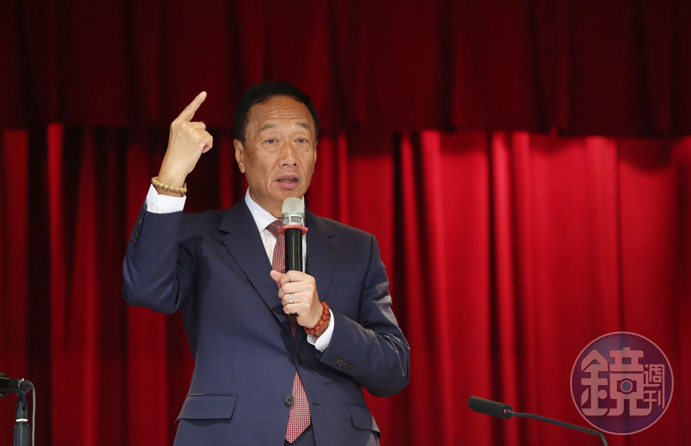 郭台銘透過幕僚宣布退黨後，鴻海股價受激勵上漲。
