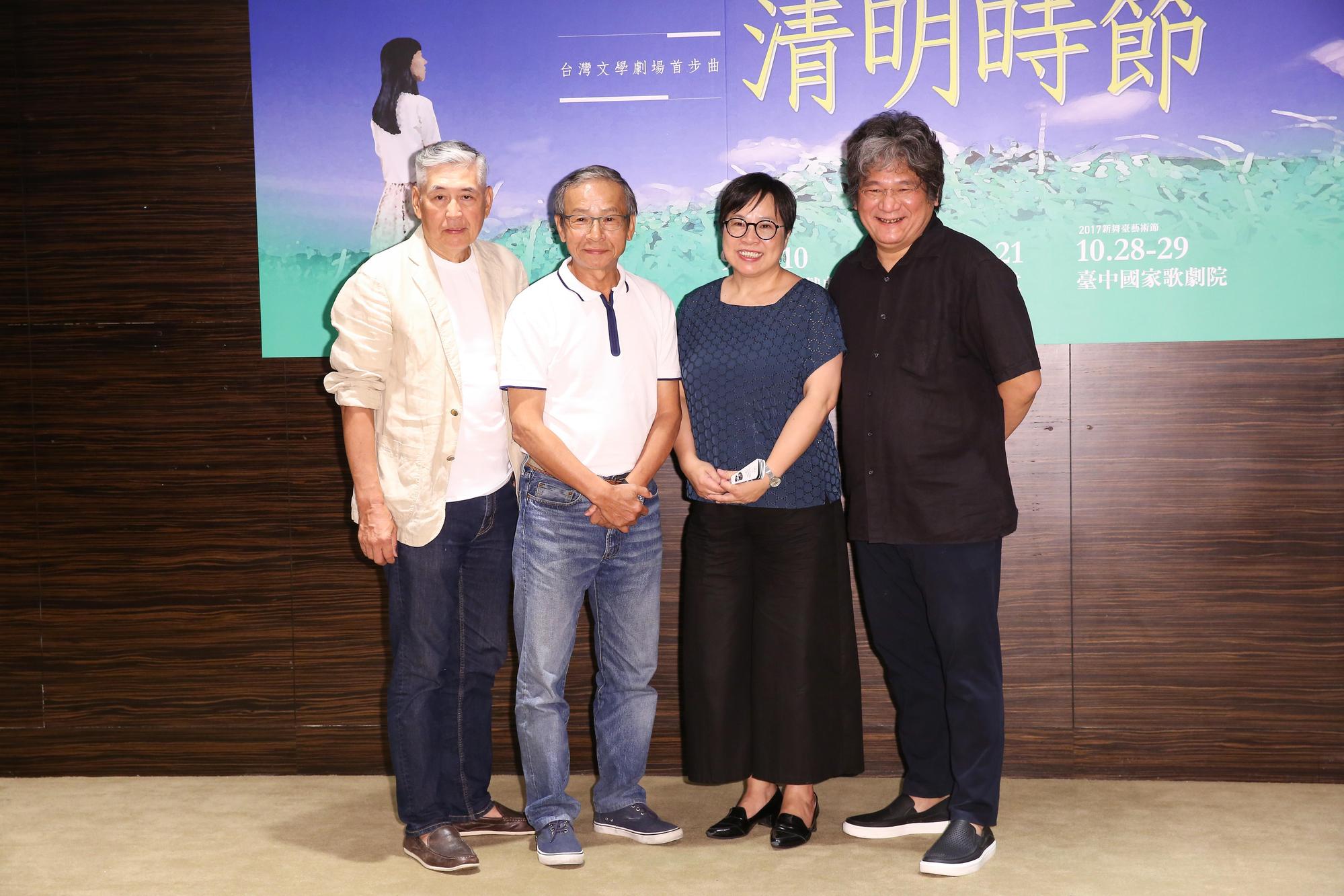 吳念真（左2）與李永豐（右1）交情深厚。