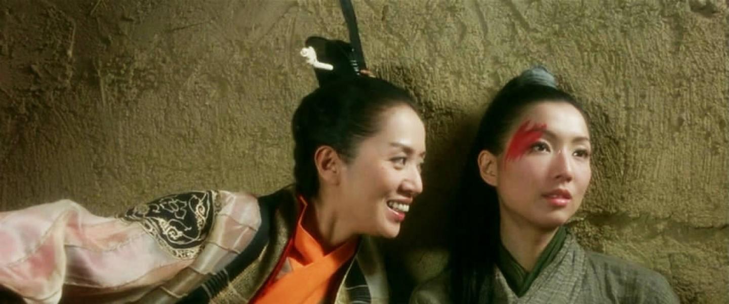 古裝喜劇《鍾無艷》由梅艷芳（左）、鄭秀文主演，片中鄭秀文不惜扮醜登場。（翻攝自http://hypesphere.com）