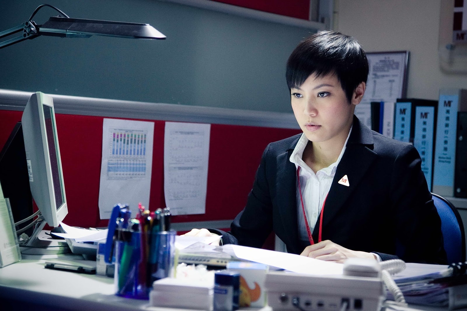 《奪命金》故事分3線進行，結合黑色幽默、心理寫實、警匪3種類型，彼此連動，片中何韻詩飾演銀行基金經理。（翻攝自http://www.wowonews.com）