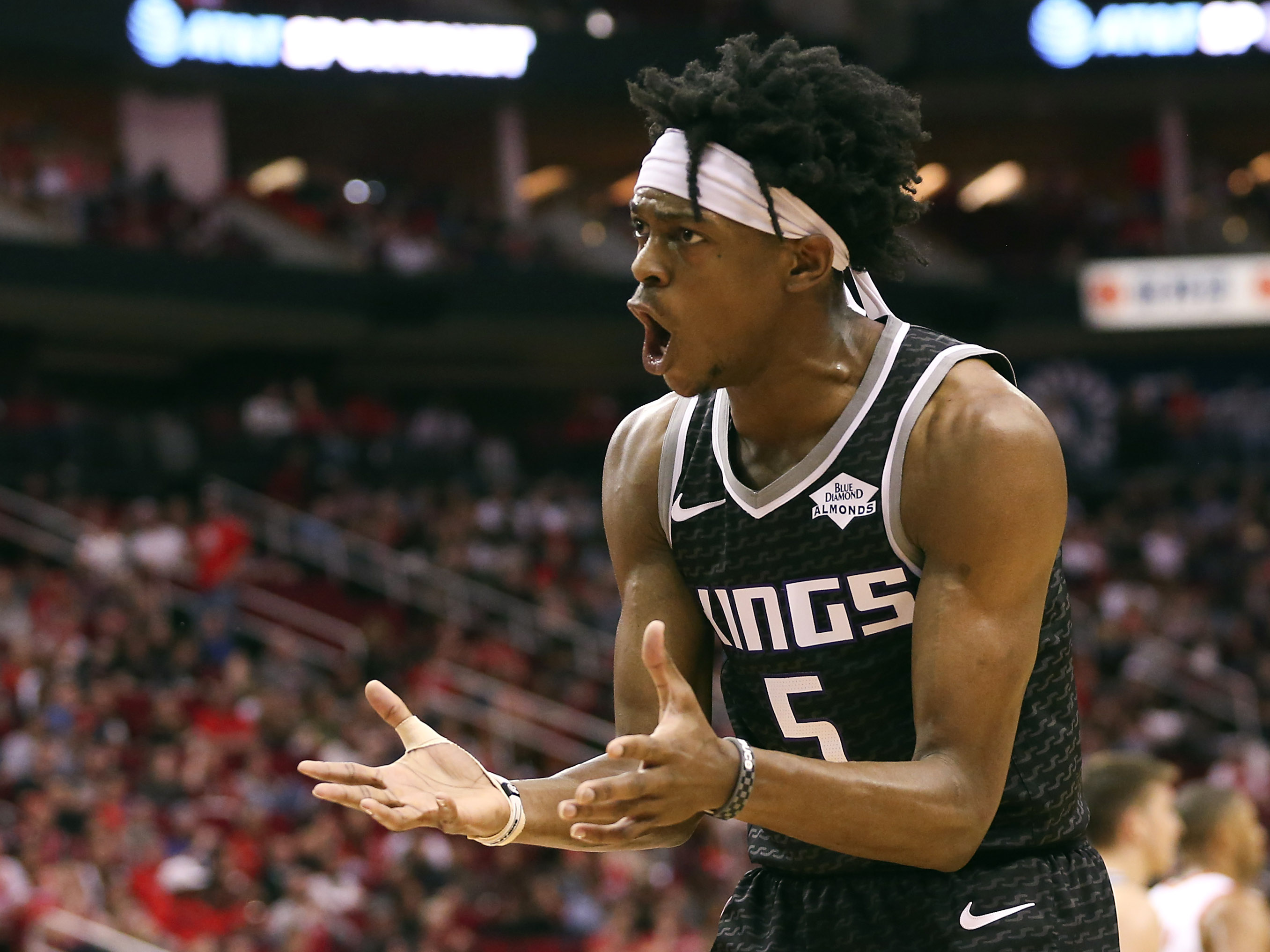 NBA國王隊De'Aaron Fox不滿灌籃能力被NBA2K低估，在推特大吐苦水。（東方IC）