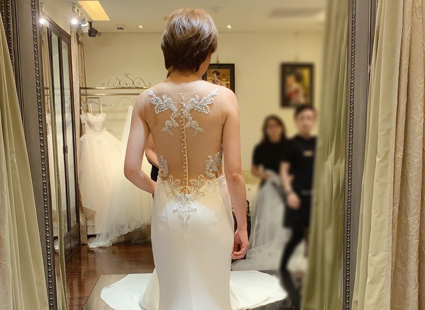 王瞳披上美麗白紗，在劇中面對前後男友不知如何選擇，現在看來，她心中早就有答案。（民視提供）