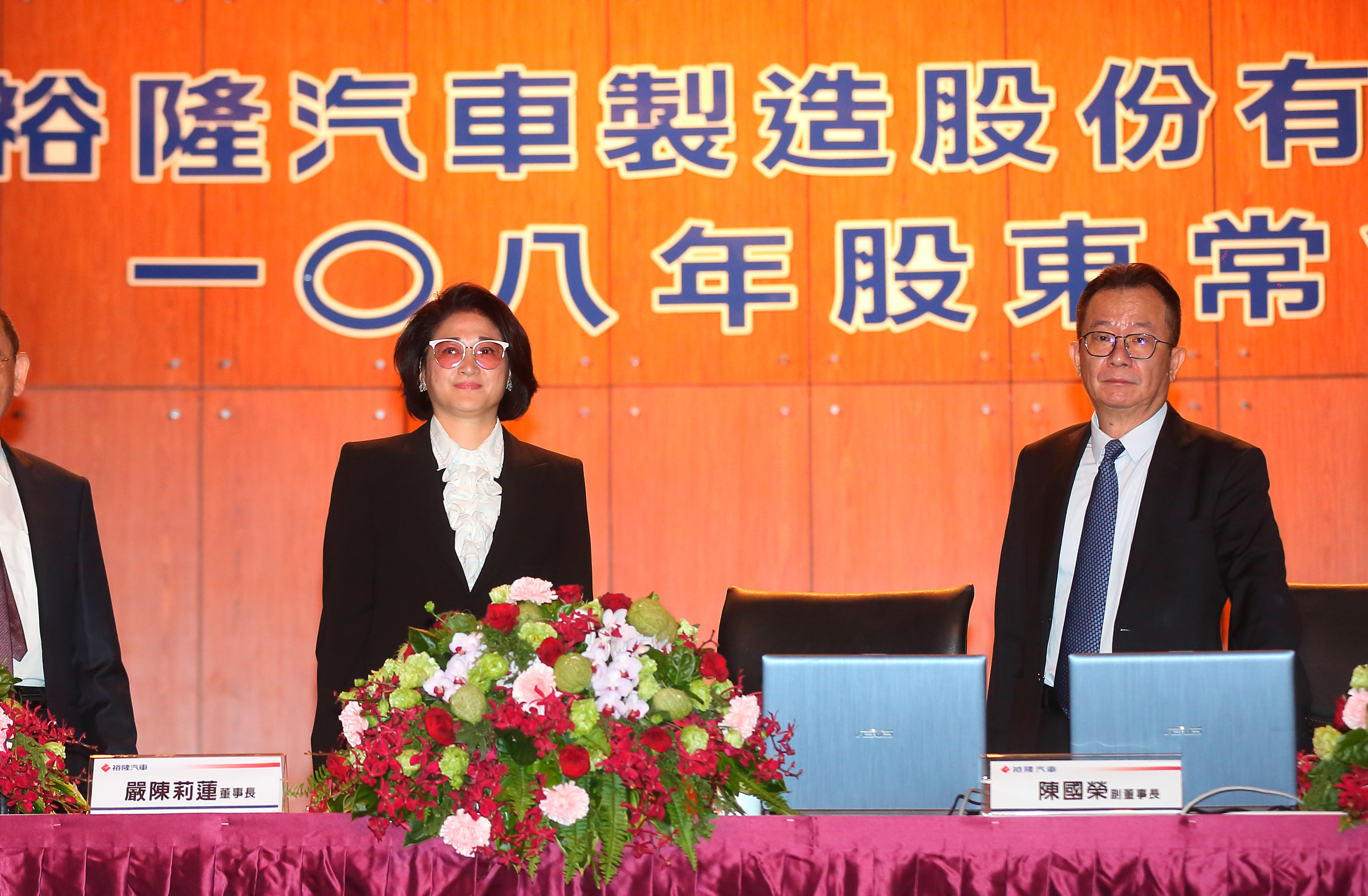 裕隆今（12日）宣布組織與人事異動，原任納智捷與華創車電董事長陳國榮（右）請辭，獲慰留續任華創董座，但自主品牌納智捷董事長則交由現任裕隆汽車姚振祥接任。（資料照）