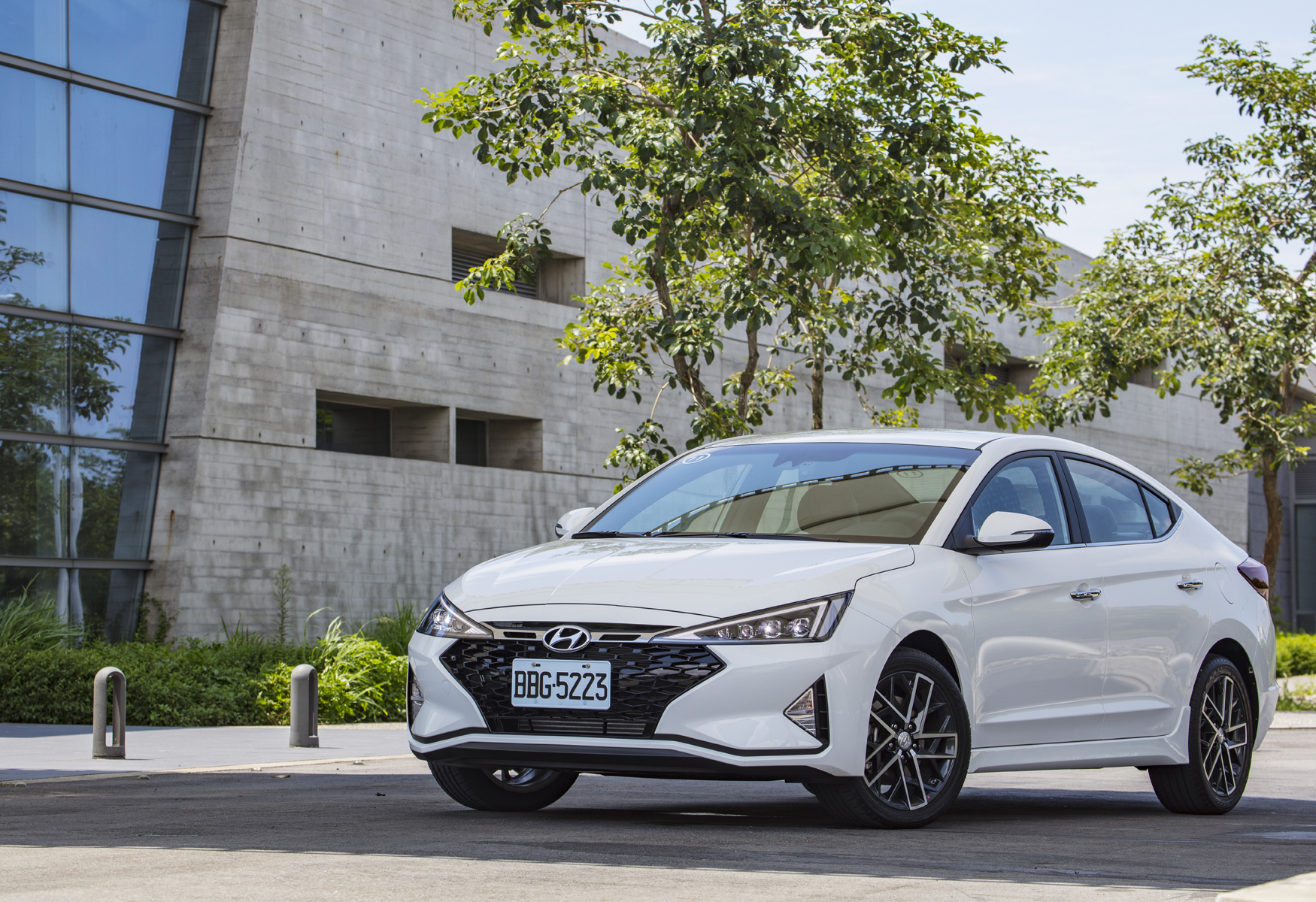 【鏡試駕】改頭換面，安全晉級--2019年式 HYUNDAI Elantra Sport極速型