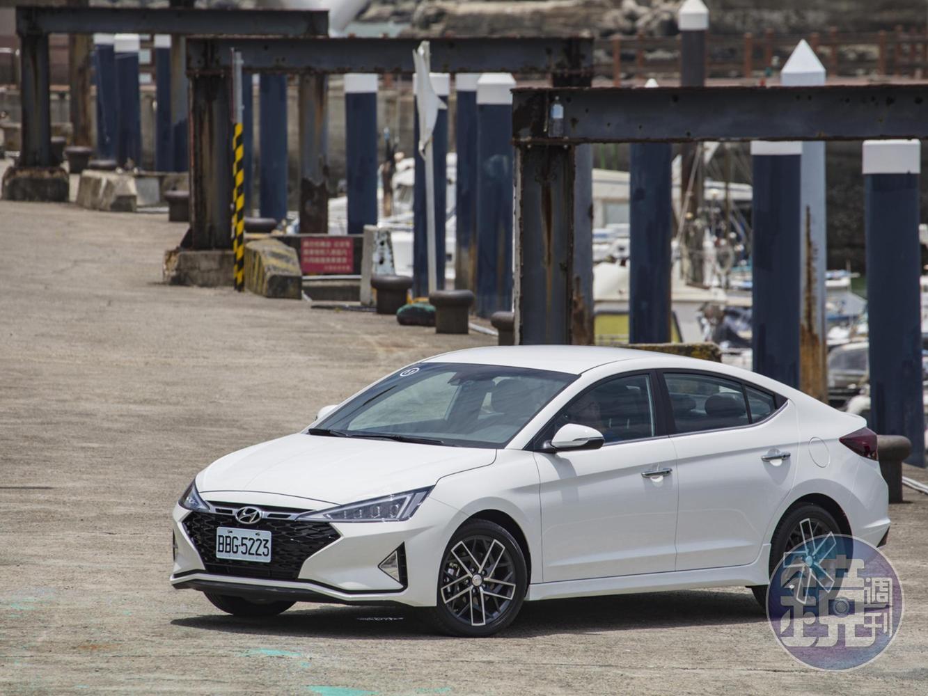 HYUNDAI Elantra Sport極速型。