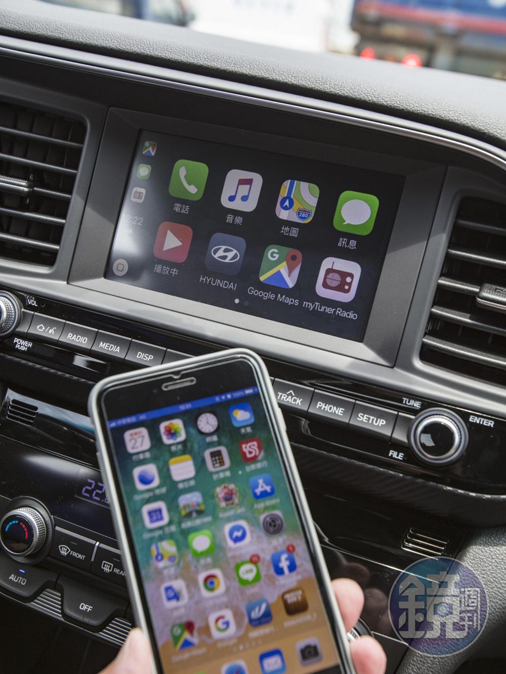 7吋觸控多媒體影音螢幕整合Apple Carplay/Android Auto、倒車顯影輔助設計。