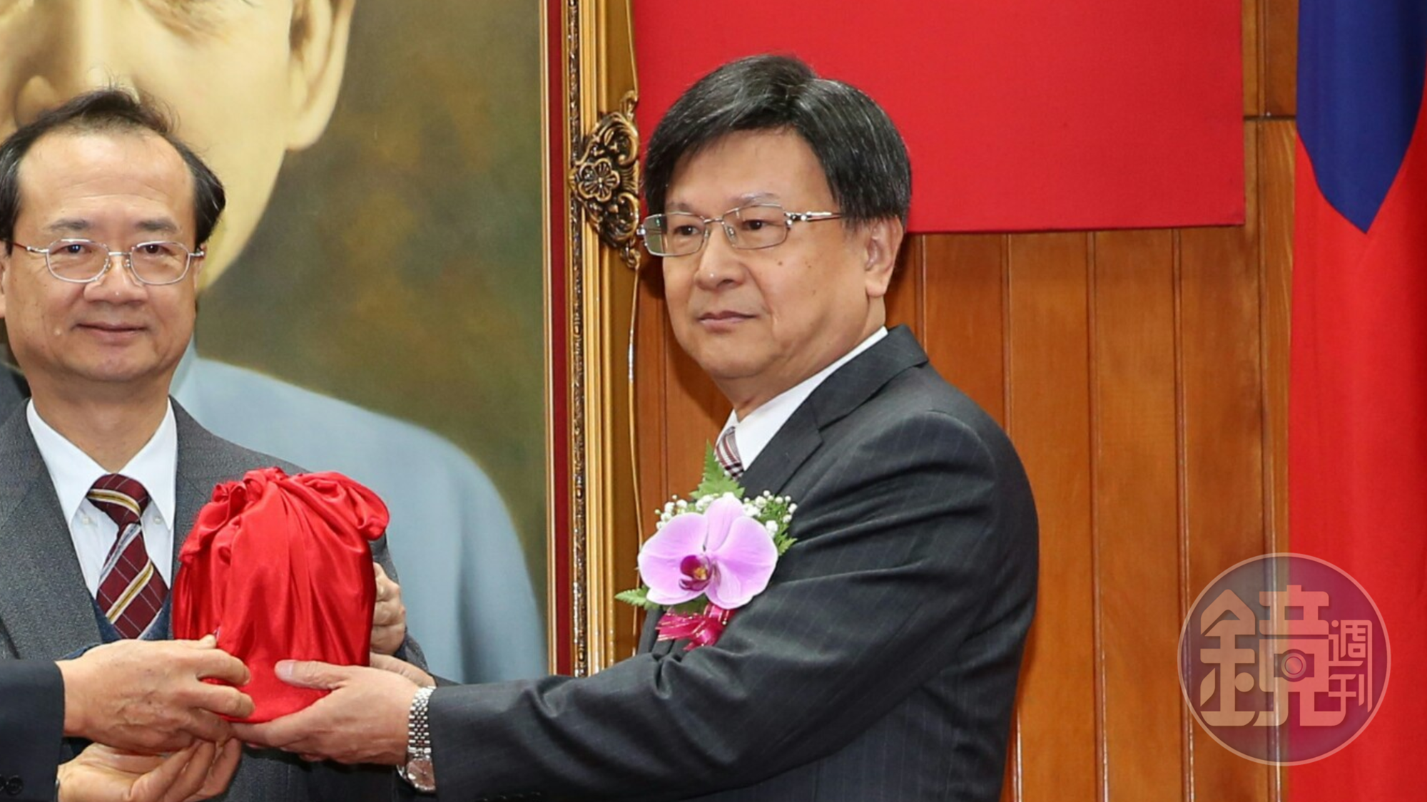 公懲會委員長石木欽（右）遭檢舉涉關說及當財團法律顧問，遭調查後請辭。
