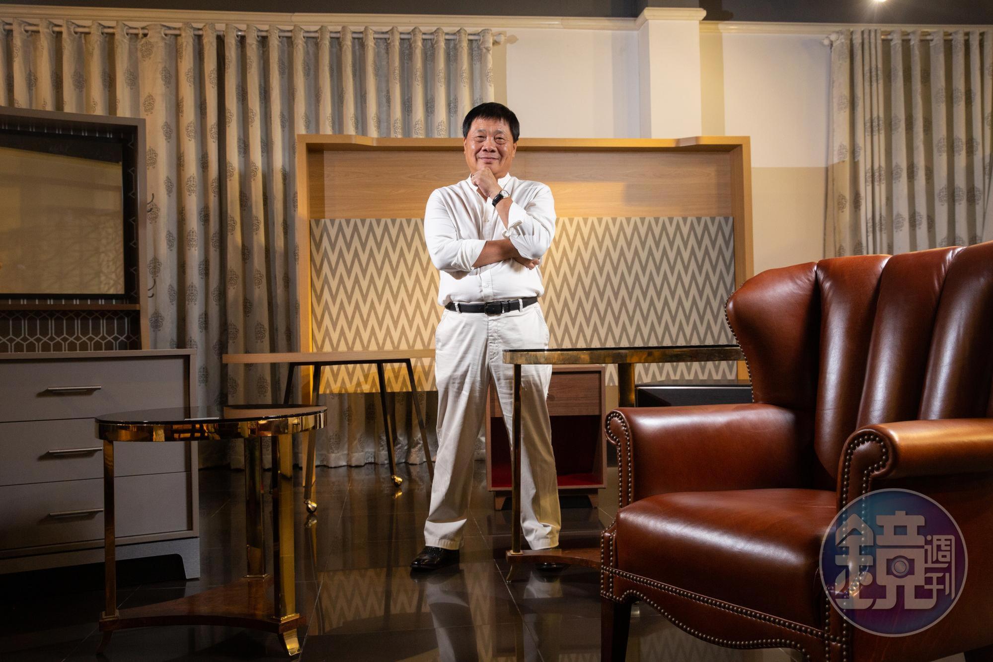 羅子文是越南第一大家具廠凱勝的總裁，其替Bernhardt代工的家具，供應美國國務院及美國在全球的大使館。