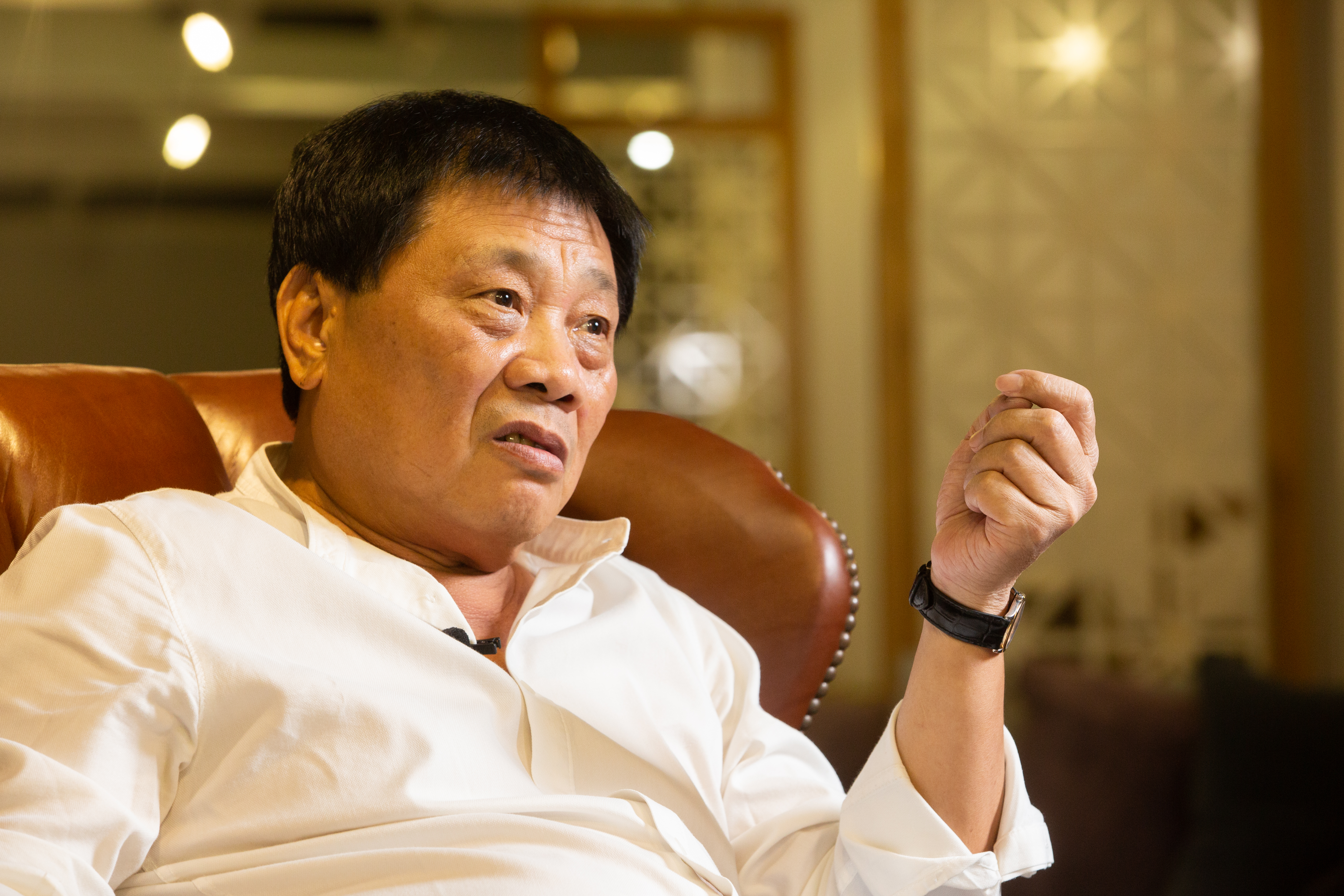 羅子文個性謹慎、講求完美,喜愛音樂的他,家中備有整套的音響和樂器。