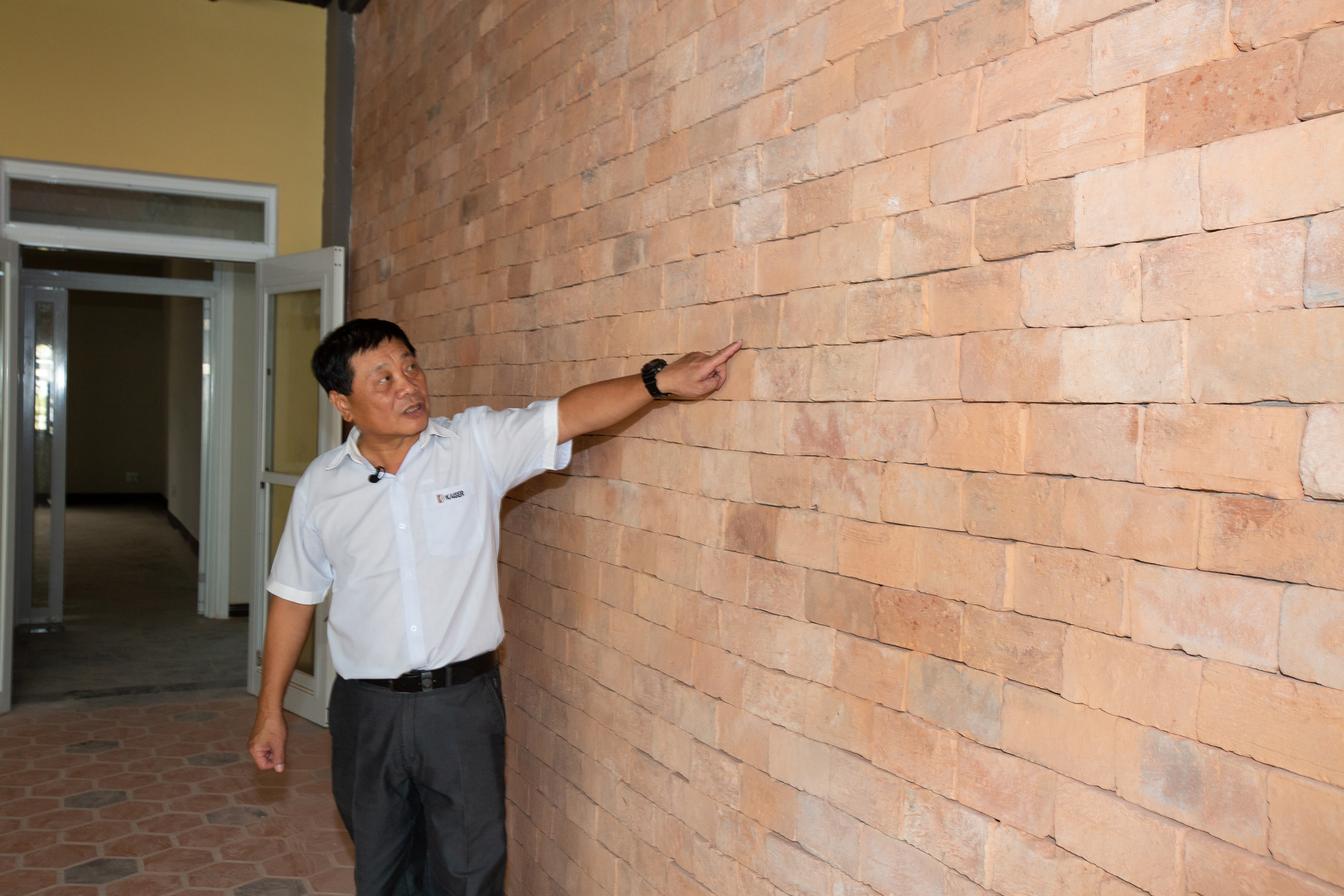 凱勝二廠內充滿浪漫風情的法式紅磚牆，是羅子文的得意之作。