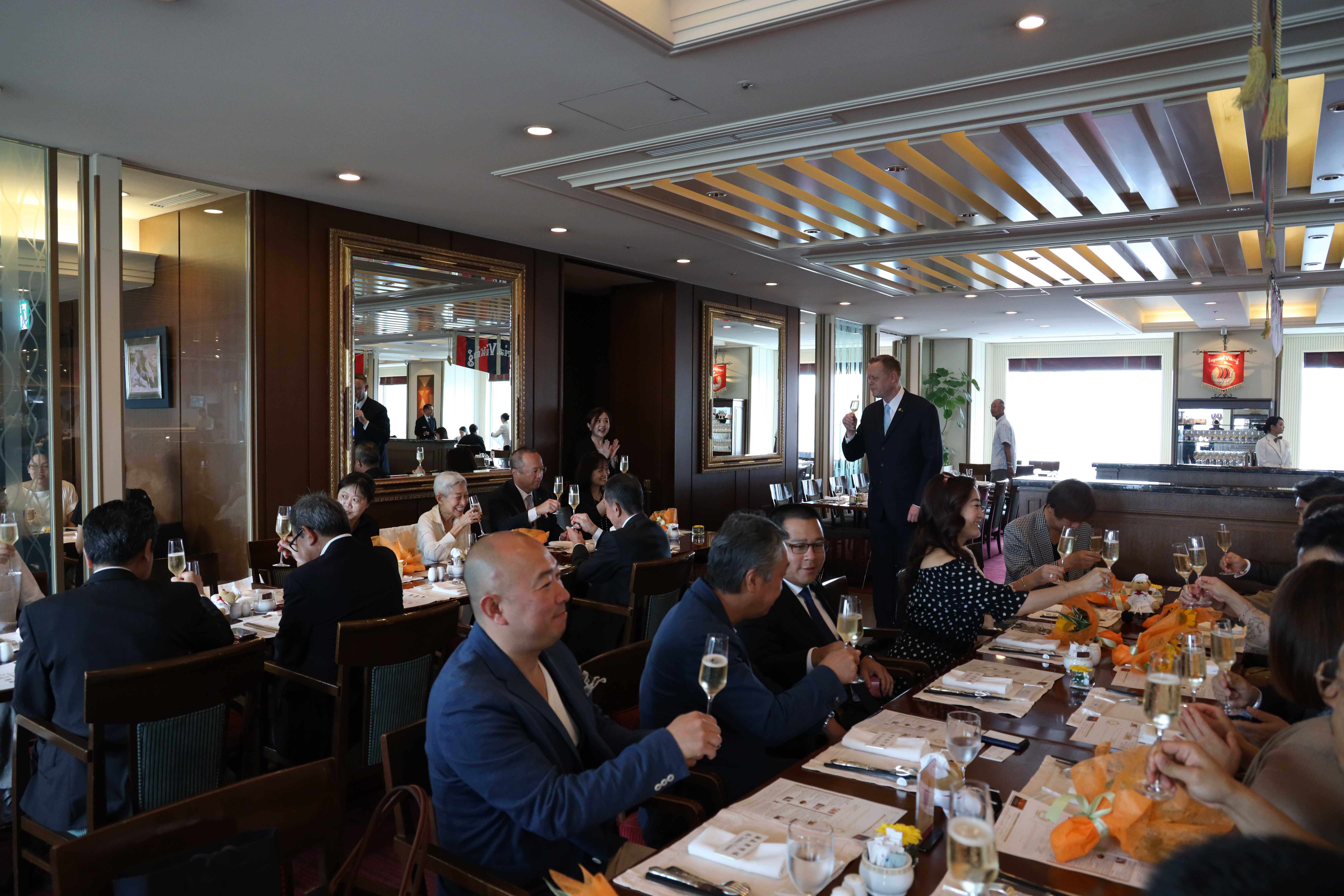 台北西華飯店在8月1日赴帝國飯店舉辦餐會，為西式自助餐廳「Viking Sal」慶生。