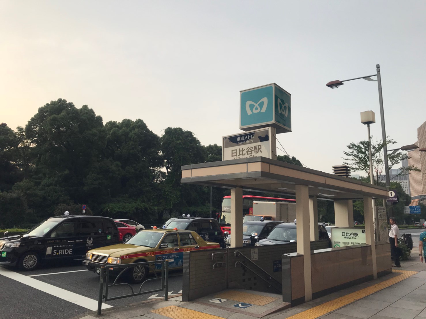 帝國飯店旁就有日比谷站，交通便利。