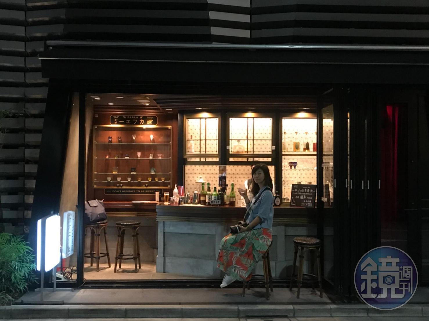 帝國飯店散步10分鐘即可抵達「銀座」,夜晚的銀座有路邊酒吧,空間雖小但風格獨特,很容易停下來拍一波美圖。