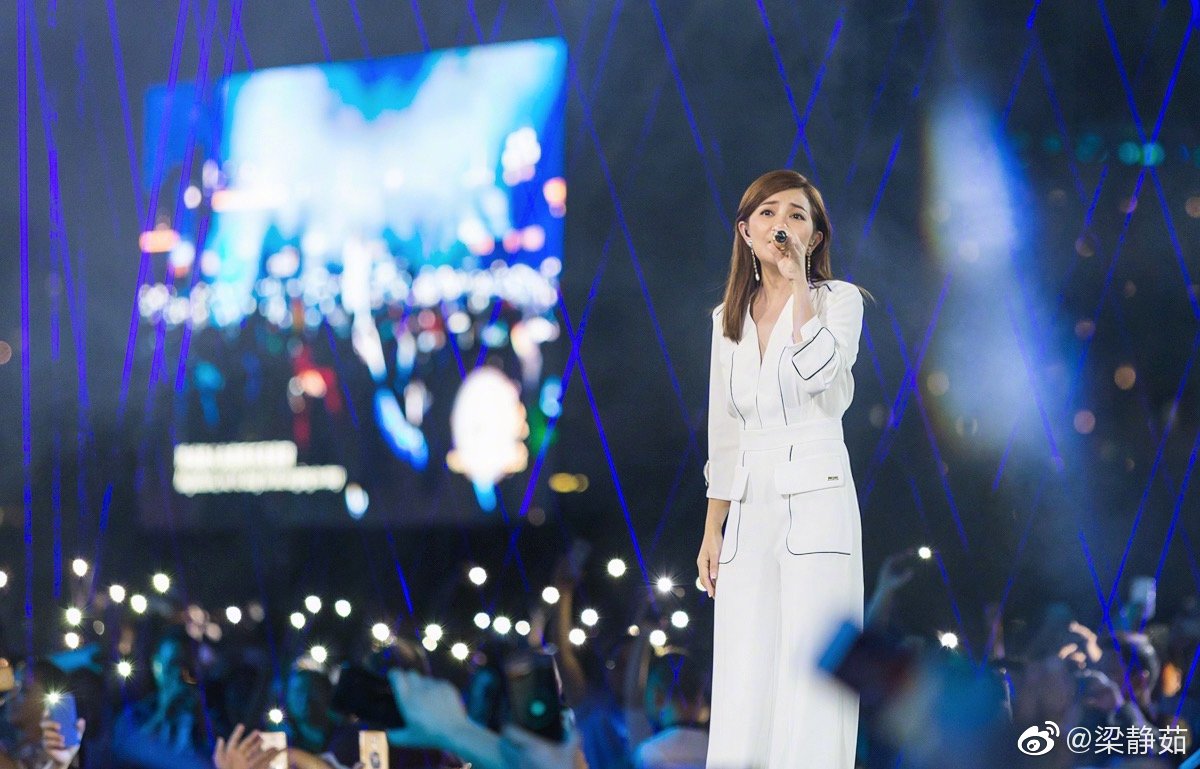 梁靜茹坦承離婚後在央視中秋晚會獻唱，獲得大批歌迷支持，曲目選擇與順序更登上微博熱搜。（翻攝自梁靜茹微博）