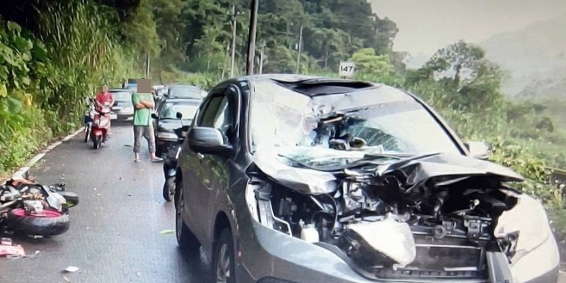 重機騎士酒後山路狂飆，對撞閃躲不及的小客車慘死。