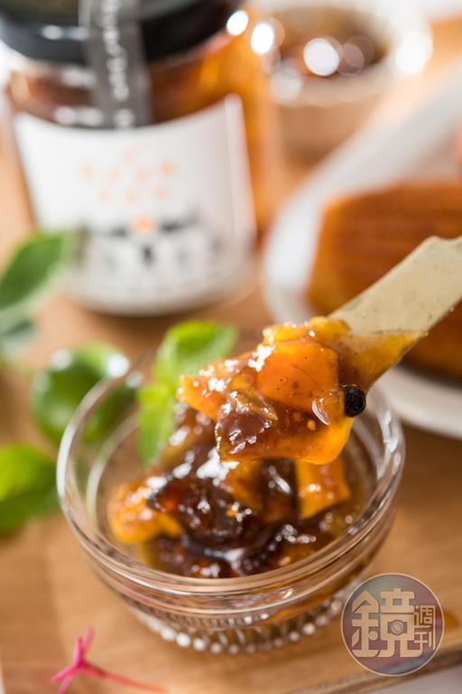 煙燻龍眼乾主調的「天天聖誕快樂」(390元/250g),與歐式甜點瑪德蓮很對味。(朋丁,45元/個)