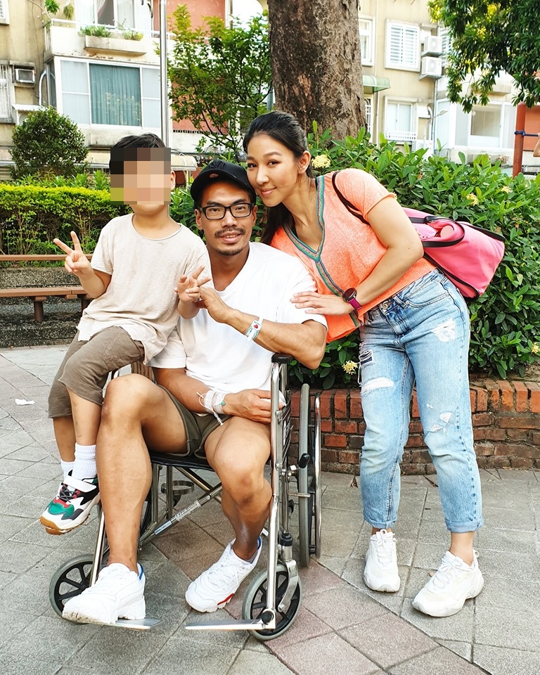 「筋肉爸爸」正值壯年37歲卻中風,筋肉媽媽在臉書分享此事的經過。(翻攝自筋肉媽媽臉書)