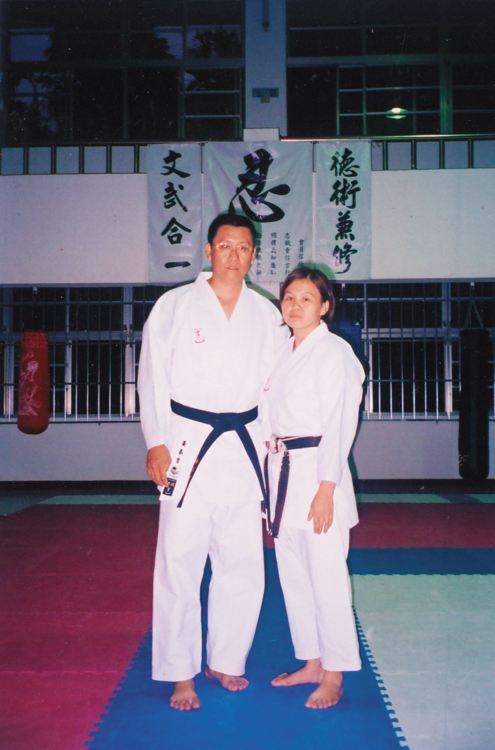 黃泰吉（左）和廖德蘭（右）熱愛空手道和小孩，獨子也是空手道教練。如果沒有921，「我們應該會生3、4個小孩。」圖為2人在921前合照。（黃泰吉提供）