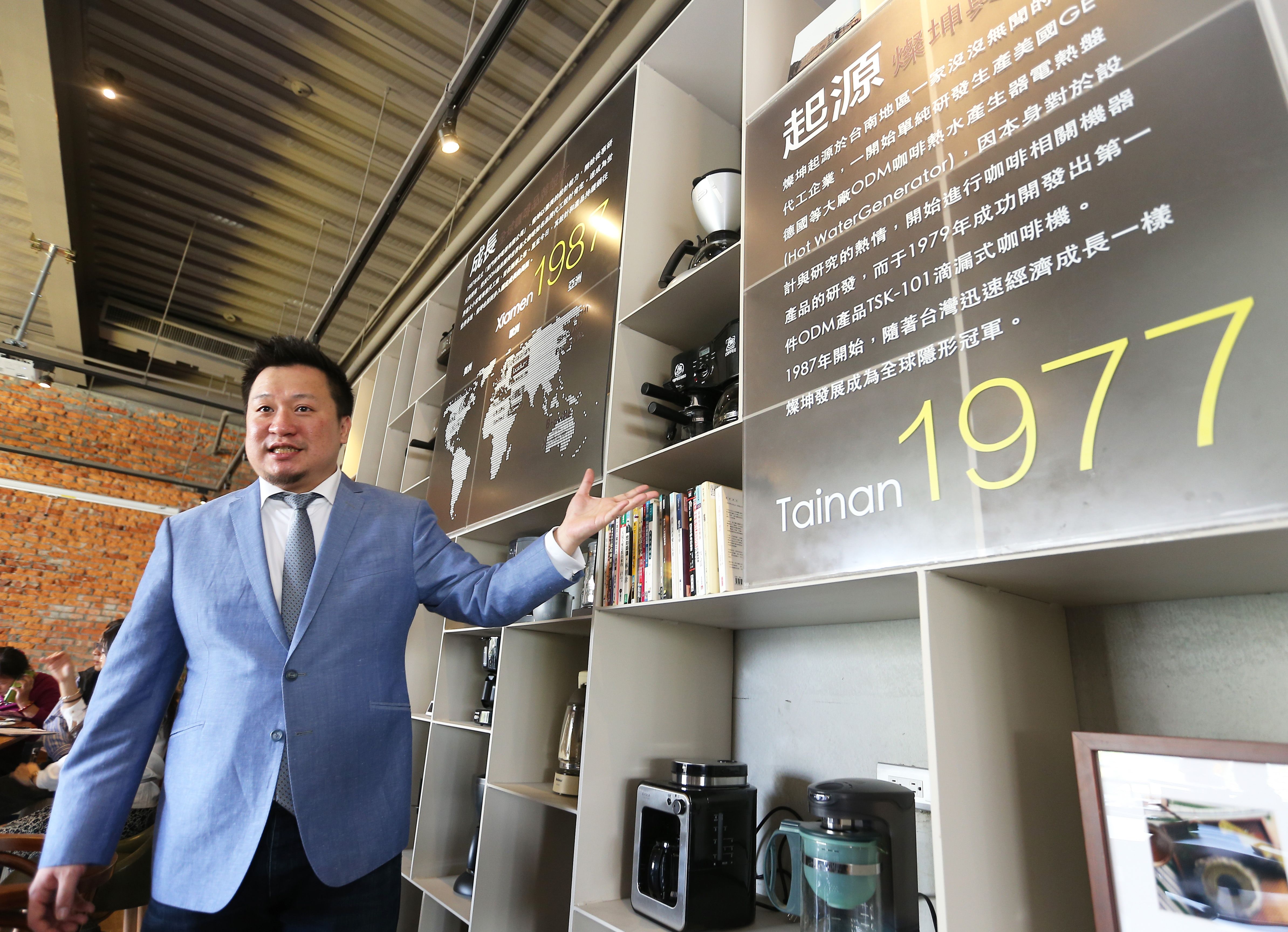 吳燦坤為了培養兒子吳侑昇接班,2013年首度跨足餐飲業。(聯合知識庫)