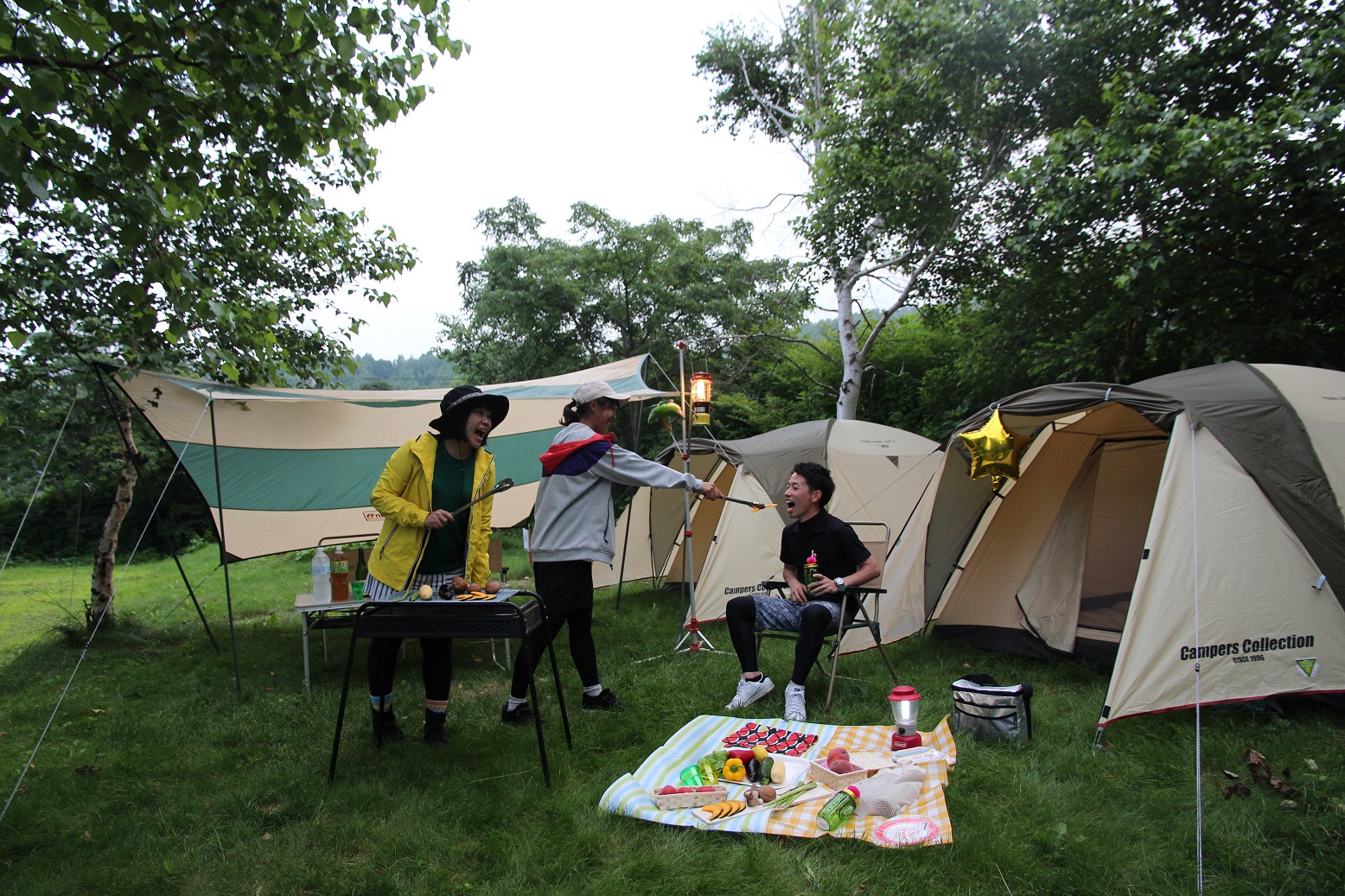 在日本長野的山上可以享受輕鬆愉快的露營活動。