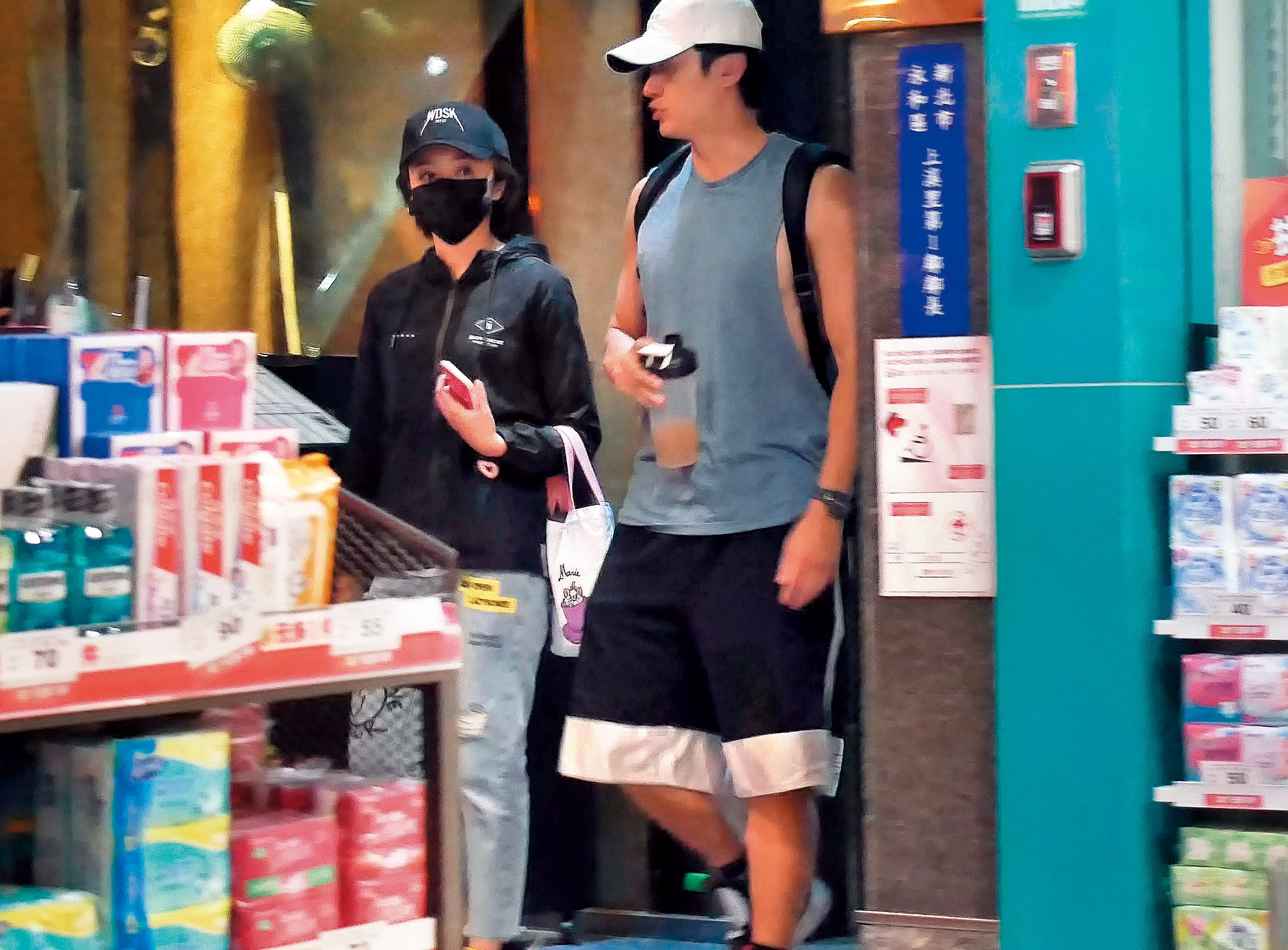 王瞳跟馬俊麟就算千夫所指，也一定要同車出入，以及進出健身房、共吃宵夜。