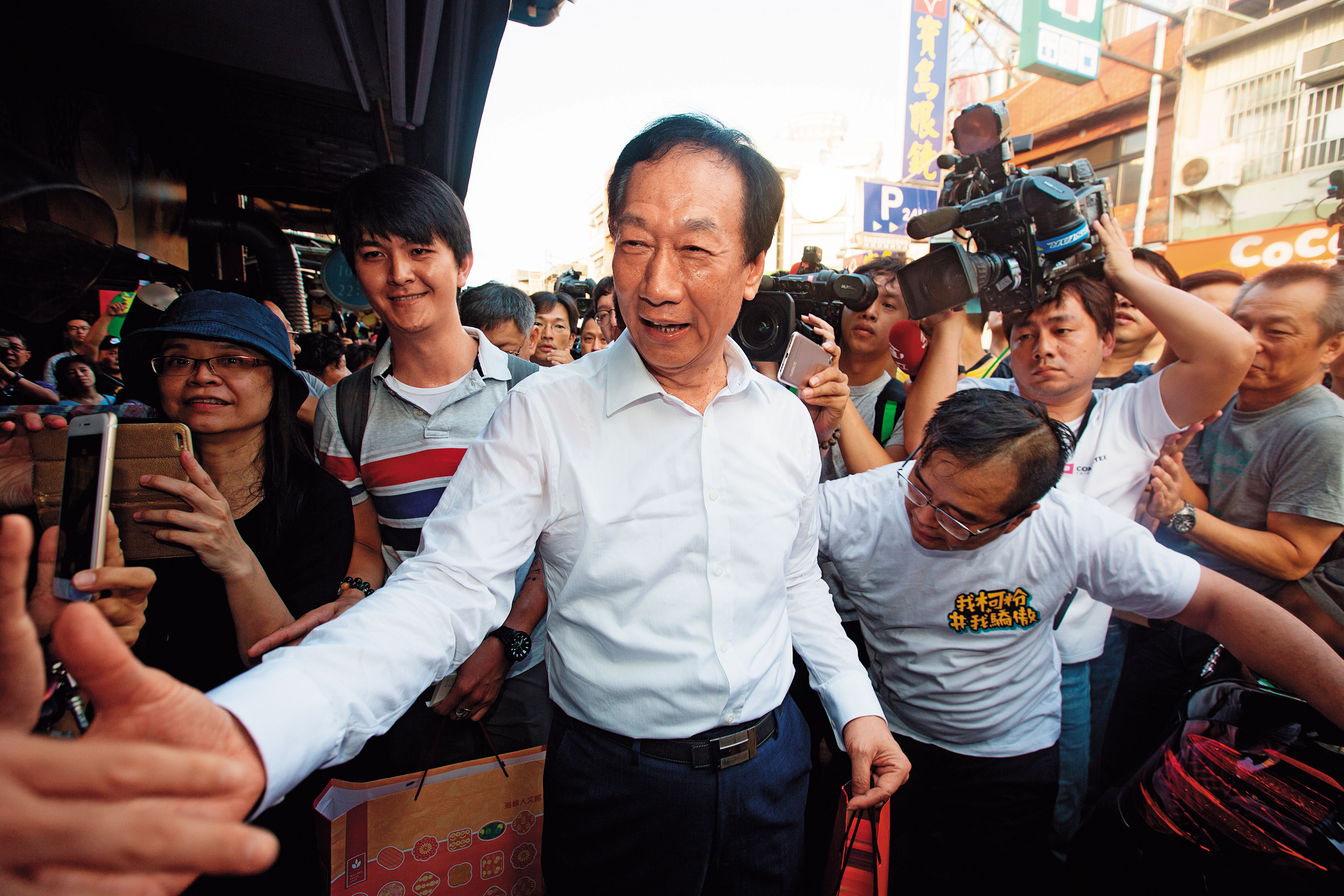 面對三足鼎立，內部民調顯示，即使郭台銘能甩開藍營的韓國瑜，仍與綠營蔡英文有段差距，因而對遲未宣布參選2020。