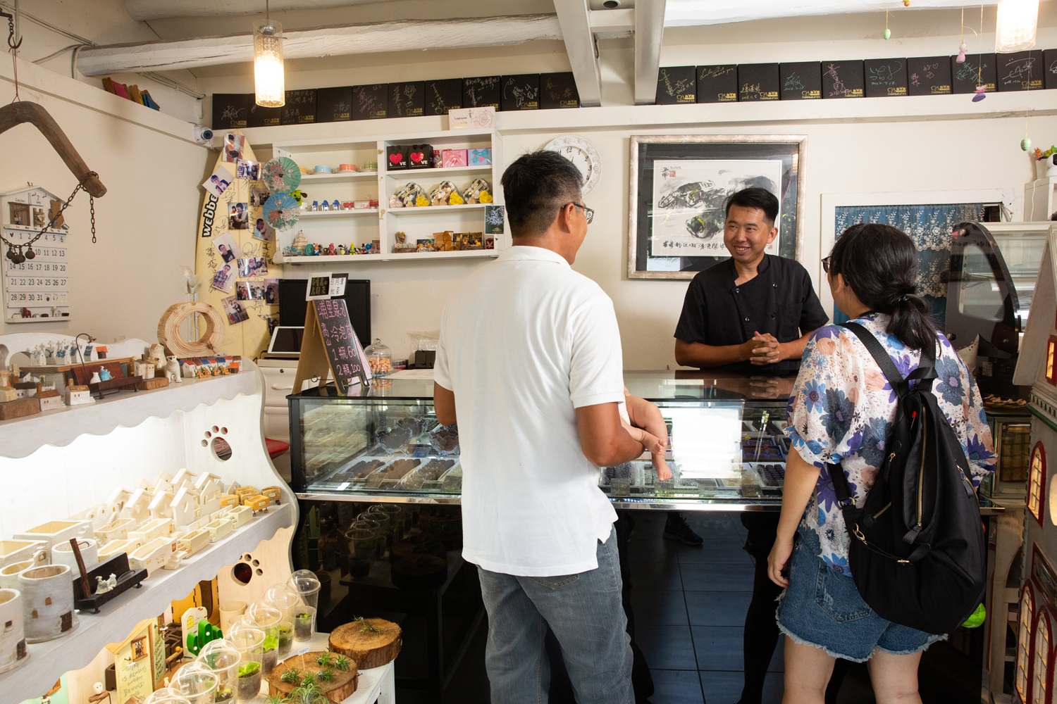烏牛欄手作巧克力花園位在埔里著名景點廣興紙寮旁,不少觀光客會繞進店裡買伴手禮回家。
