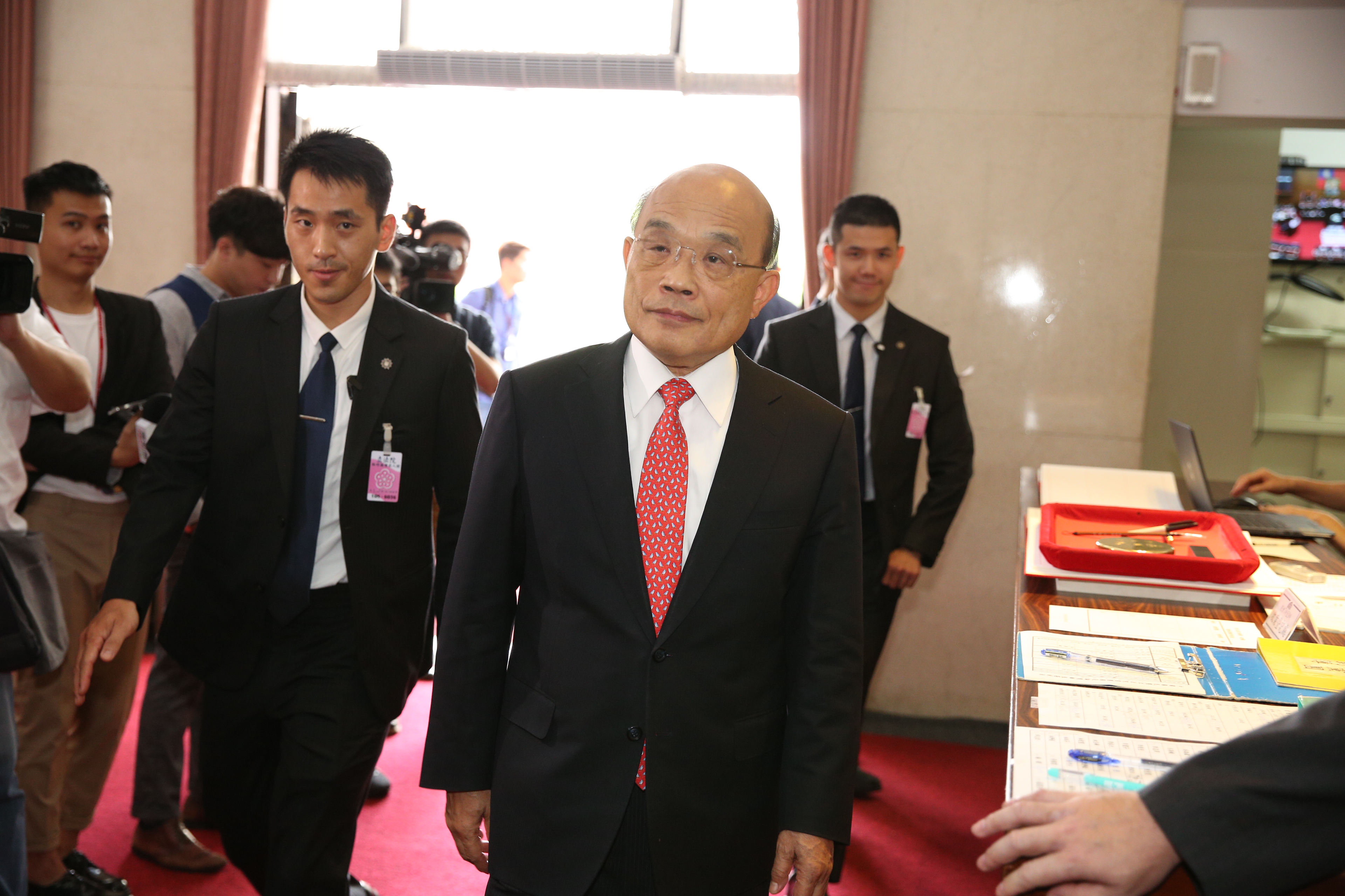 針對與索羅門斷交，行政院長蘇貞昌今天表示台灣國際處境受中國打壓非常艱困，國人更應堅定團結。