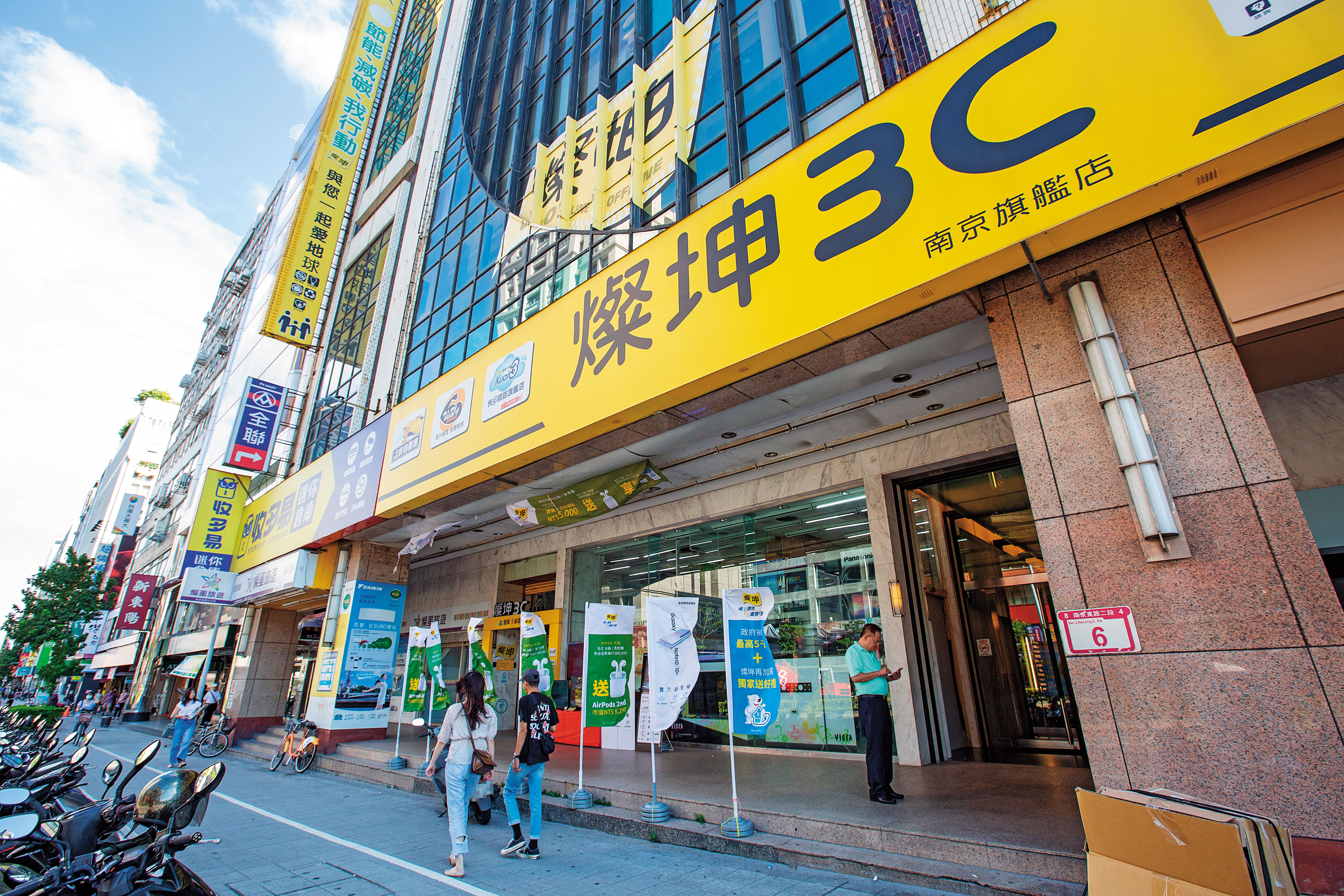 燦坤集團近年轉投資頻觸礁，連3C通路本業也出現衰退警訊。