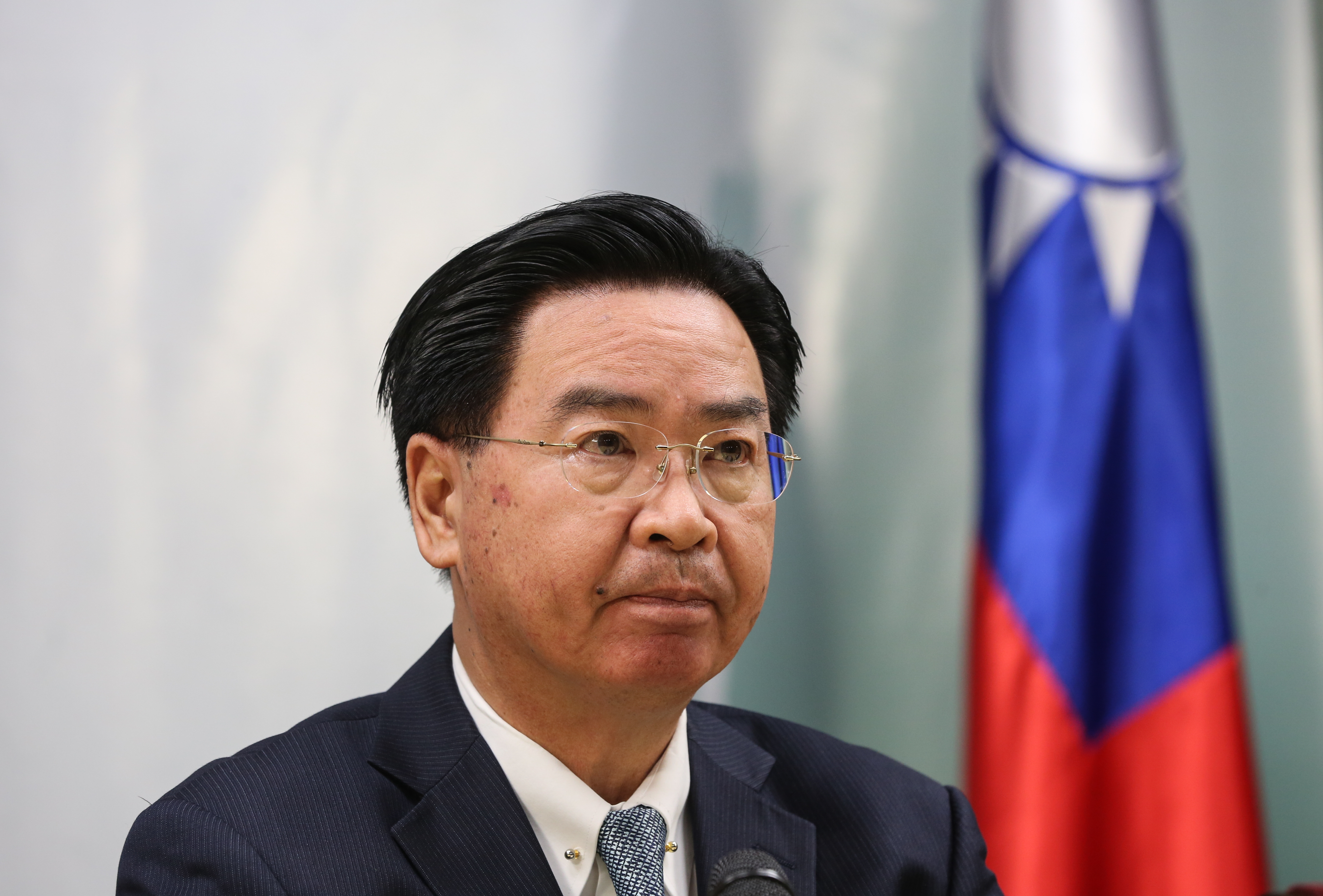 外交部長吳釗燮昨（16日）宣布與索羅門群島斷交，中華民國邦交國數量降至16國。