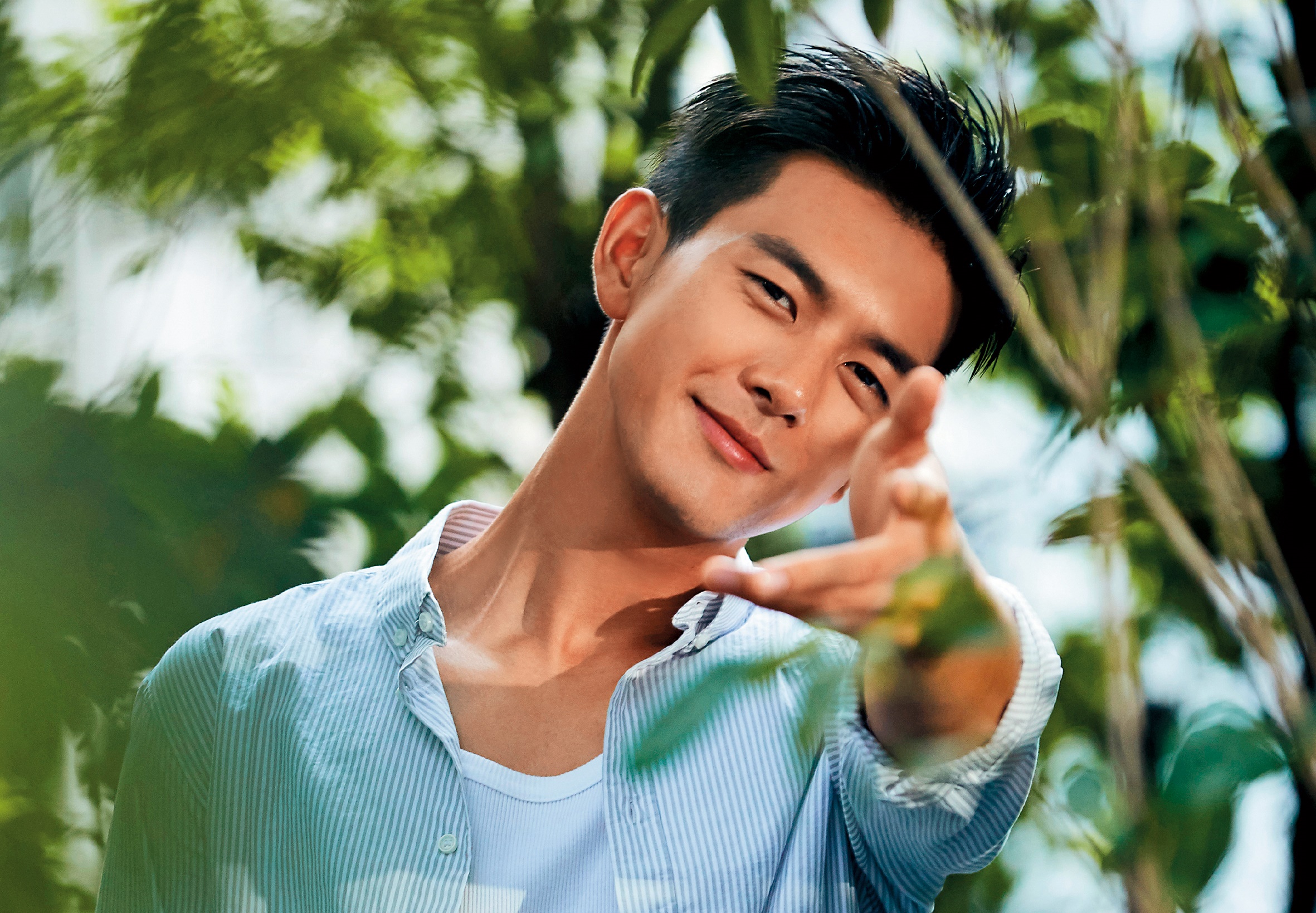 大陸男星李現苦熬多年，如今終於因電視劇爆紅，不僅有了「現男友」稱號，也成為大陸「新4大流量小生」之一。（翻攝自李現微博）