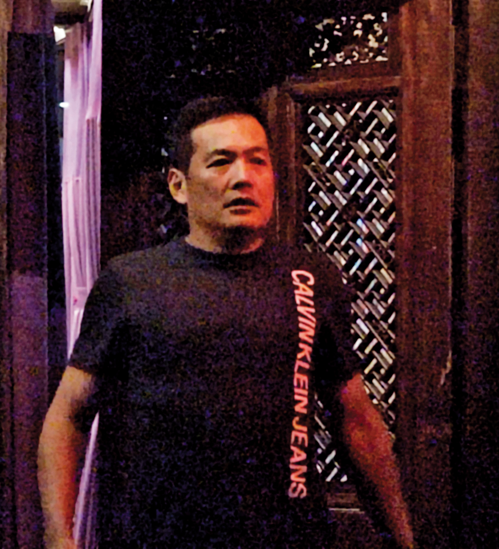 今年45歲的陳清文官拜中校,目前擔任總統隨扈。