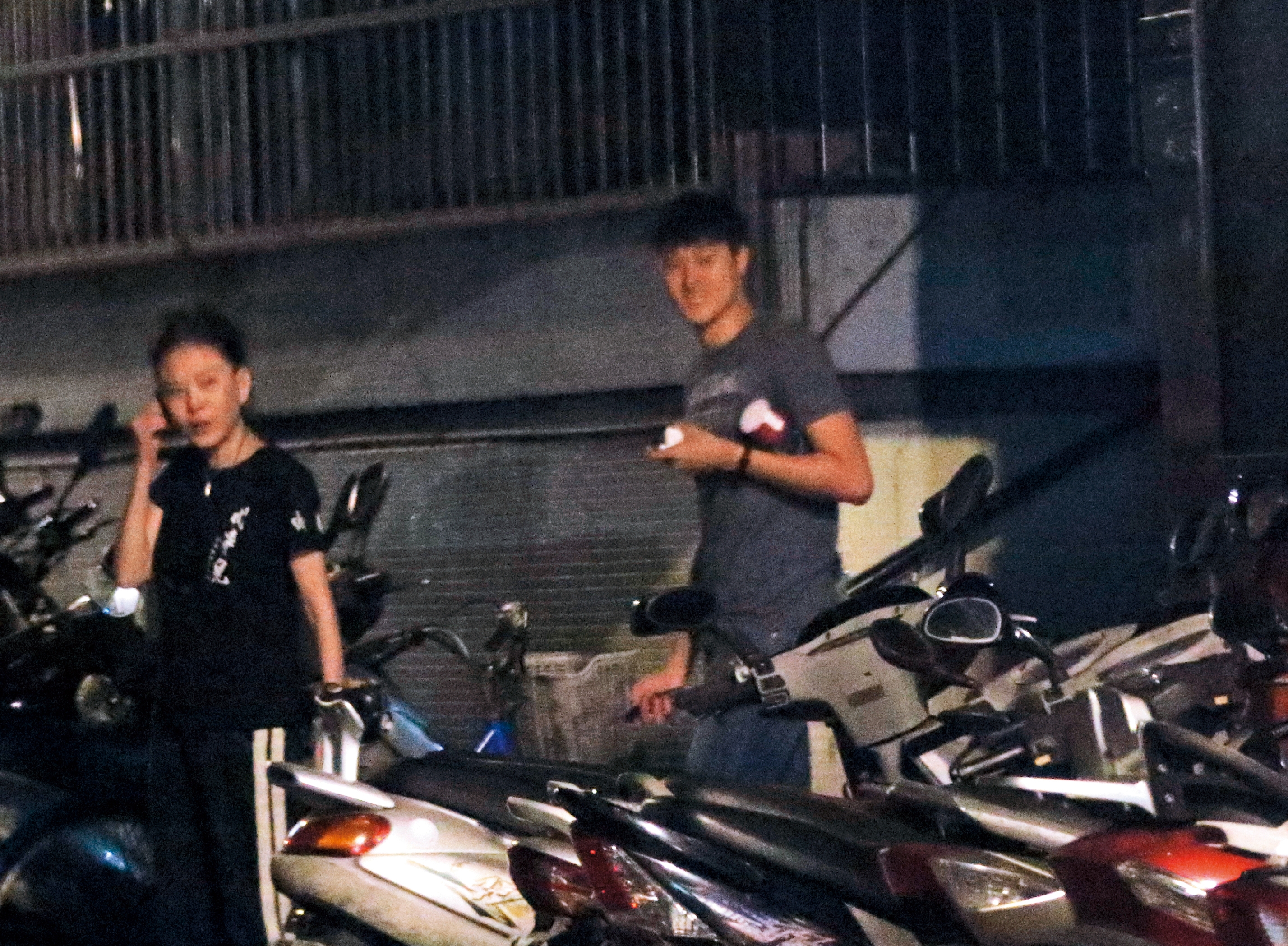 9/12 00:26 孫筱渥和賴昱澂最後關門步出店面，卻分頭騎車和搭計程車回家。