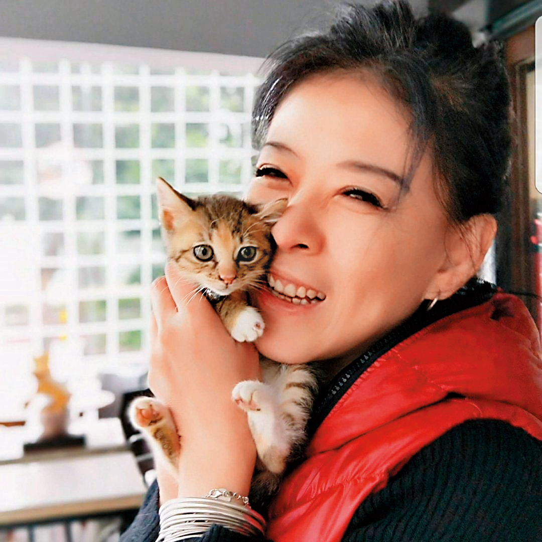 今年約60多歲的孫筱渥,身材纖細、皮膚保養得宜,頗有東區羅姐(羅霈穎)之風。(翻攝自孫筱渥臉書)